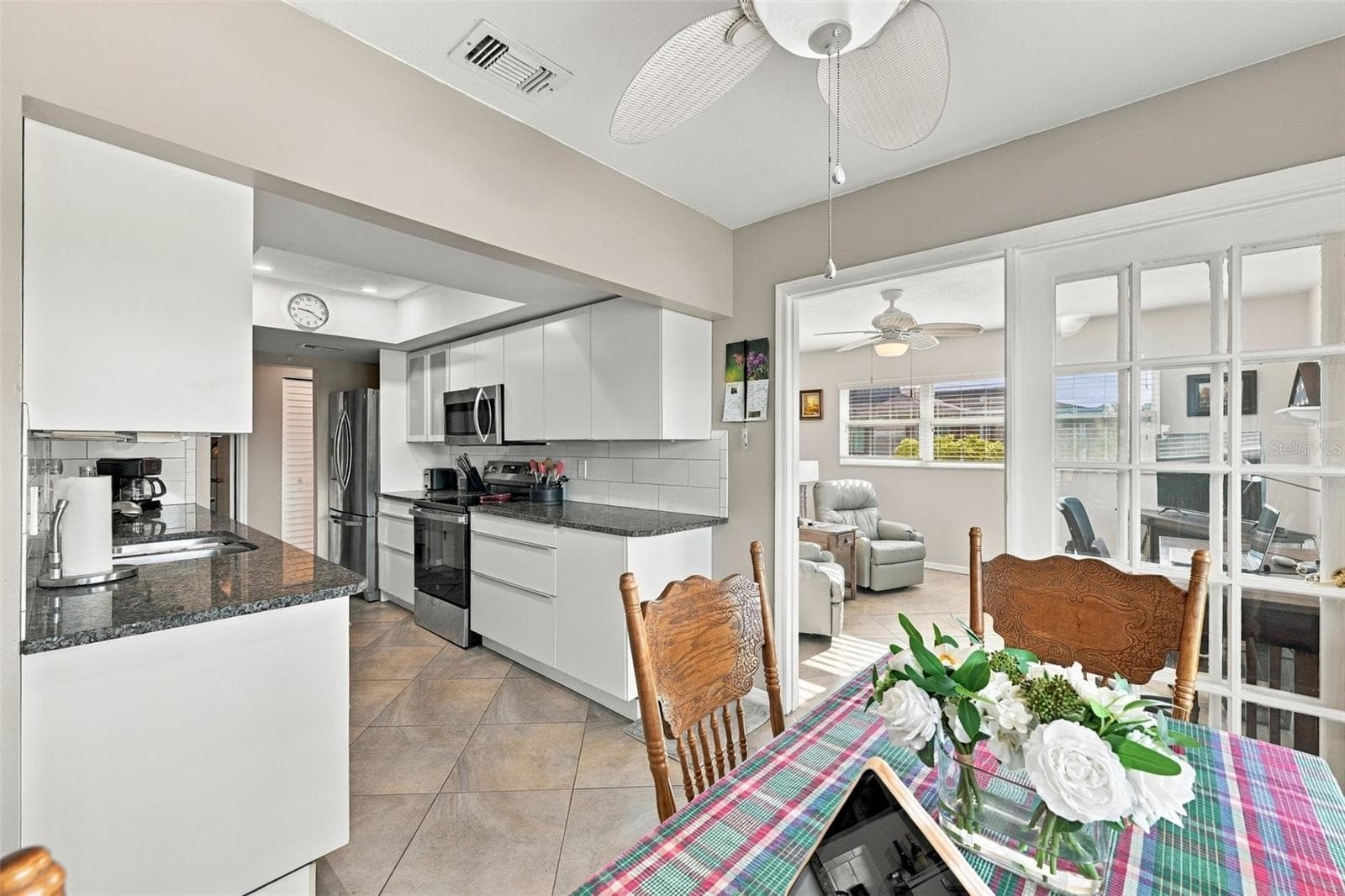 Kitchen is spacious and bright, without also being the center of the home, so no one has to see any dirty dishes! - 211 STONEHAM DR, SUN CITY CENTER