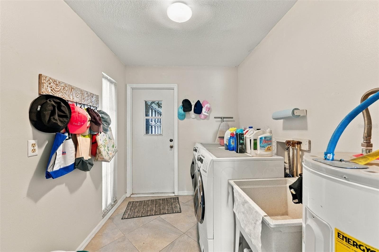 Laundry room is large with easy access to the garage. - 211 STONEHAM DR, SUN CITY CENTER
