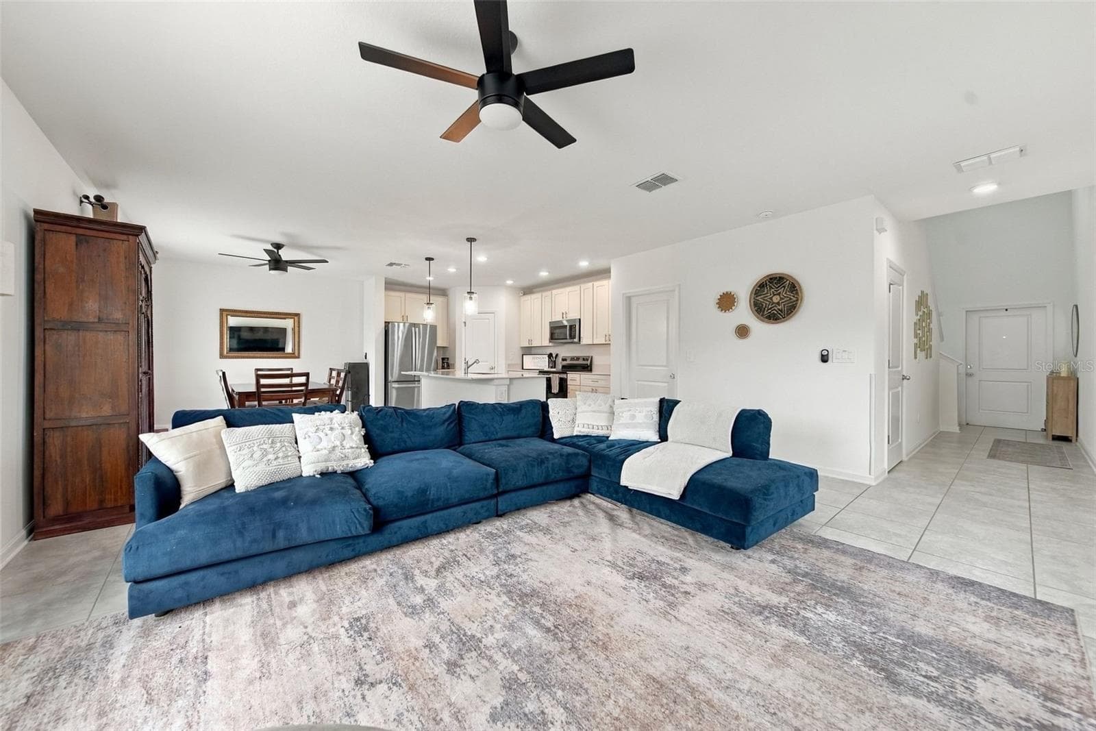Living room - 506 BELL PRAIRIE CIR, LAKE WALES