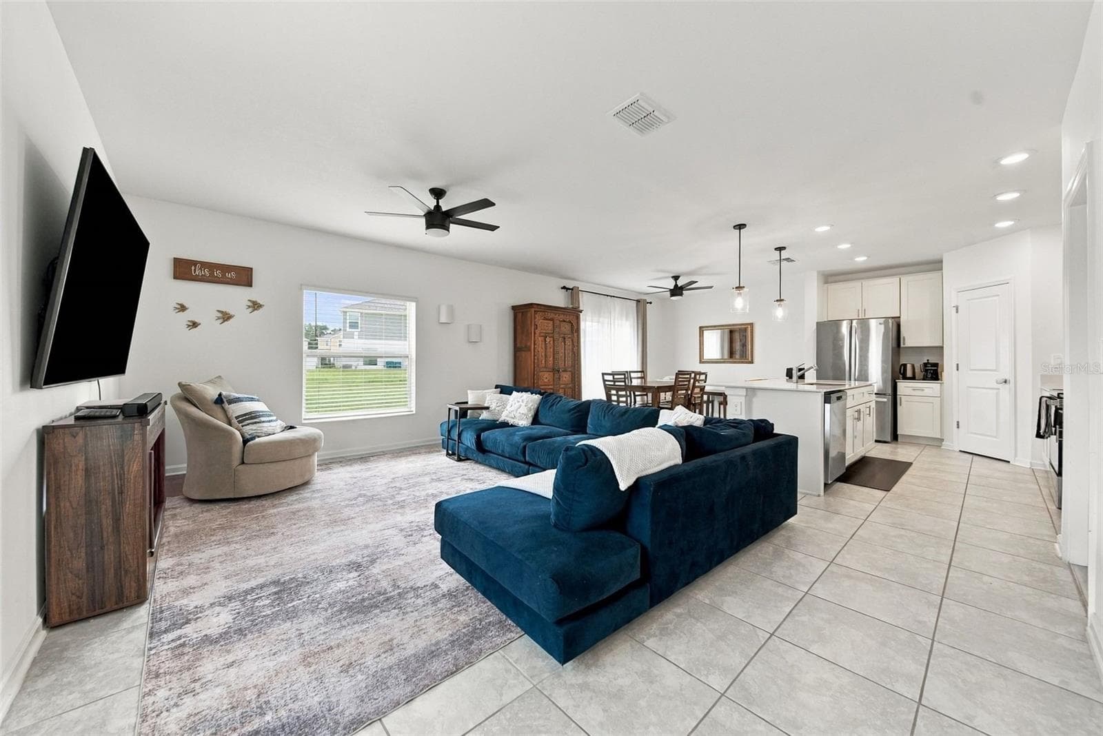 Living room - 506 BELL PRAIRIE CIR, LAKE WALES