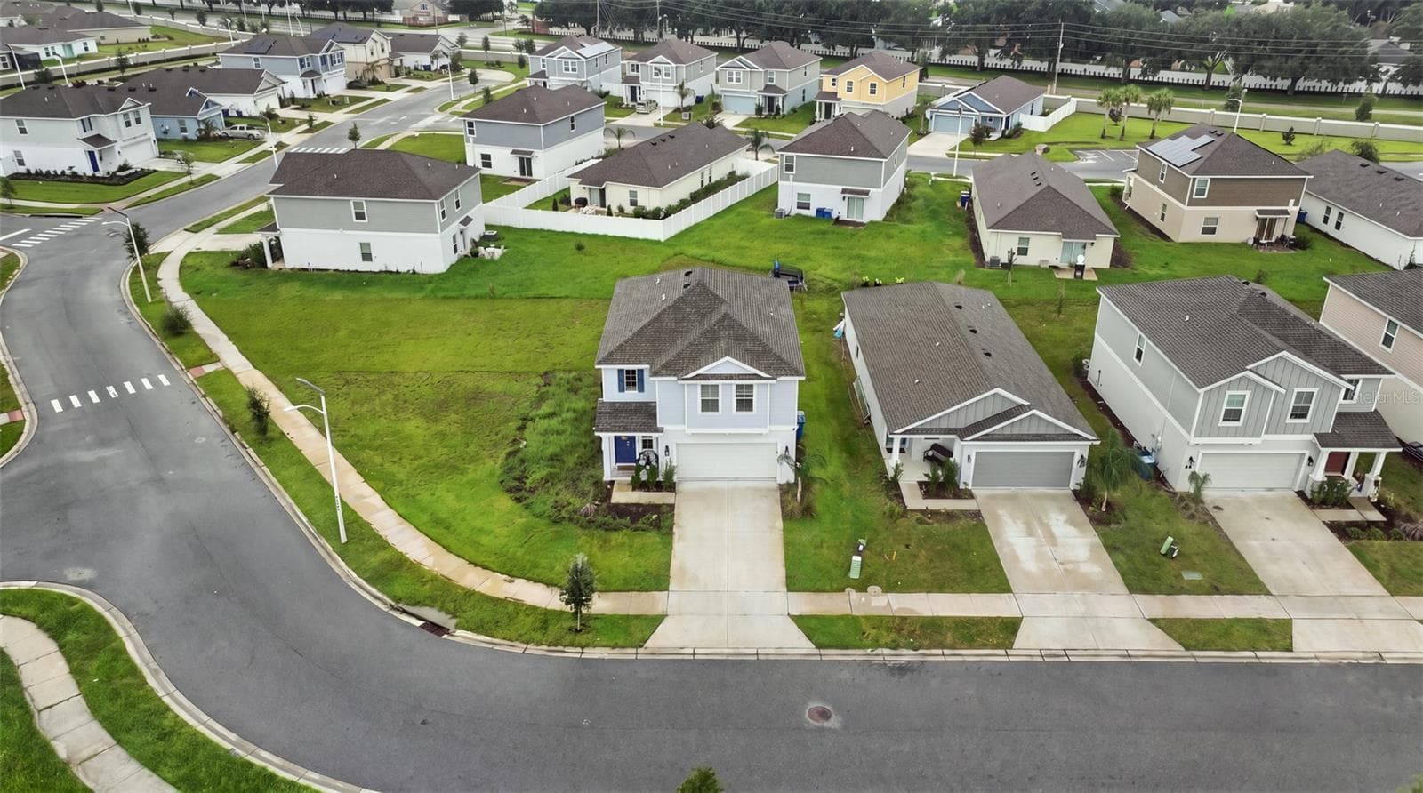 Aerial view of the property and the community - 506 BELL PRAIRIE CIR, LAKE WALES