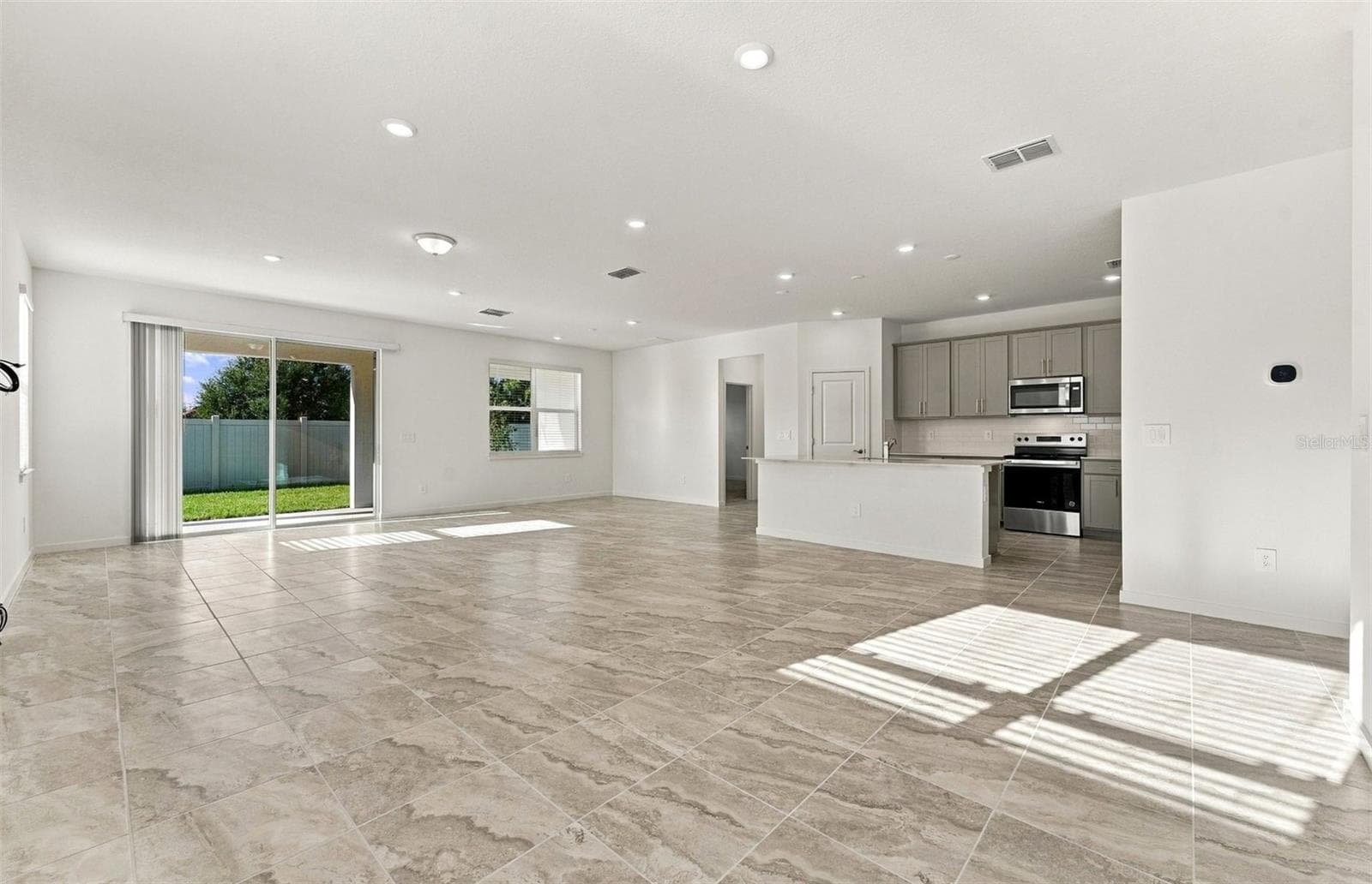 Open Concept Home Design - 11116 SYCAMORE GLEN LOOP, THONOTOSASSA