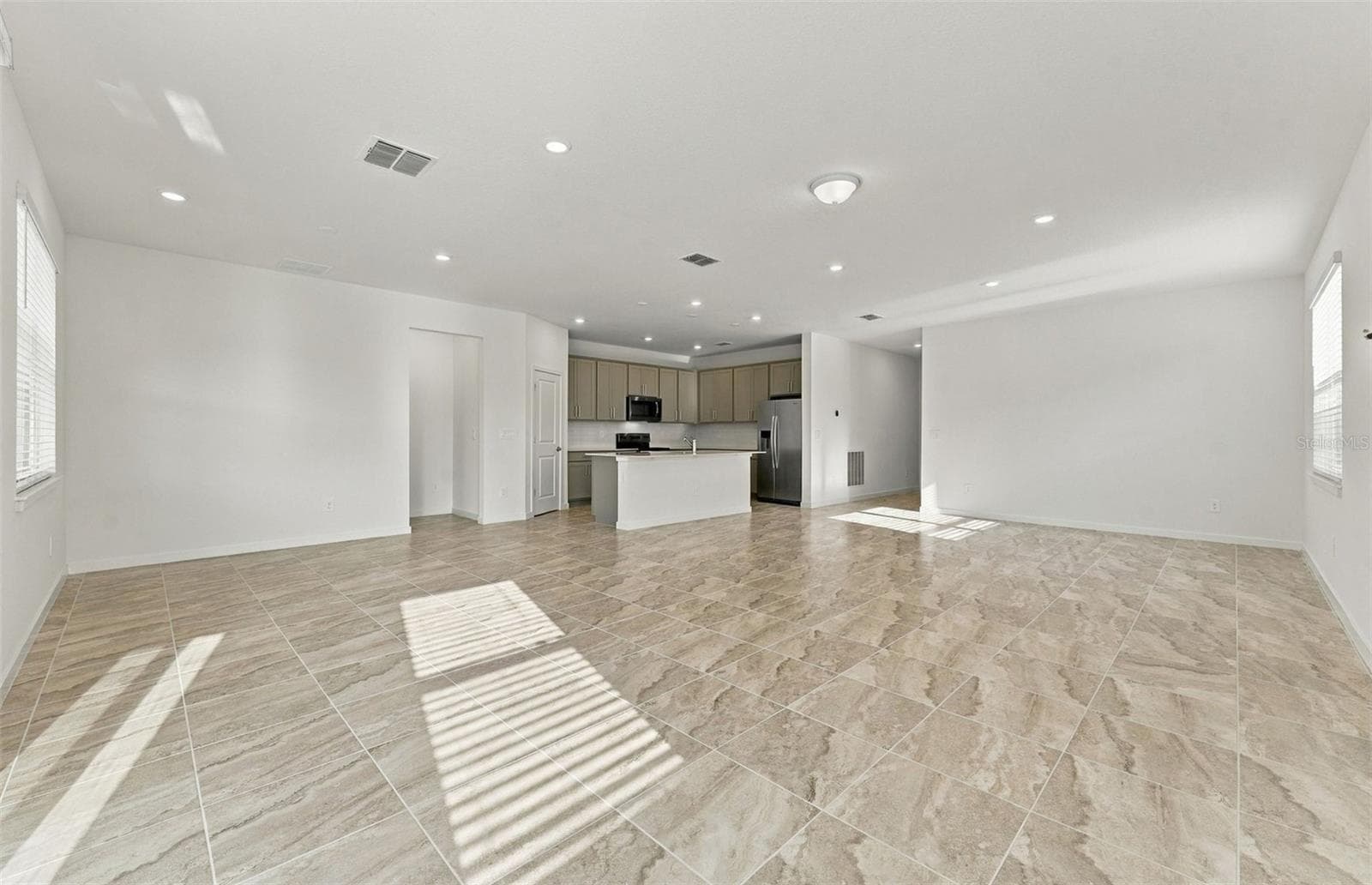 Open Cafe Area to Gathering Room - 11116 SYCAMORE GLEN LOOP, THONOTOSASSA