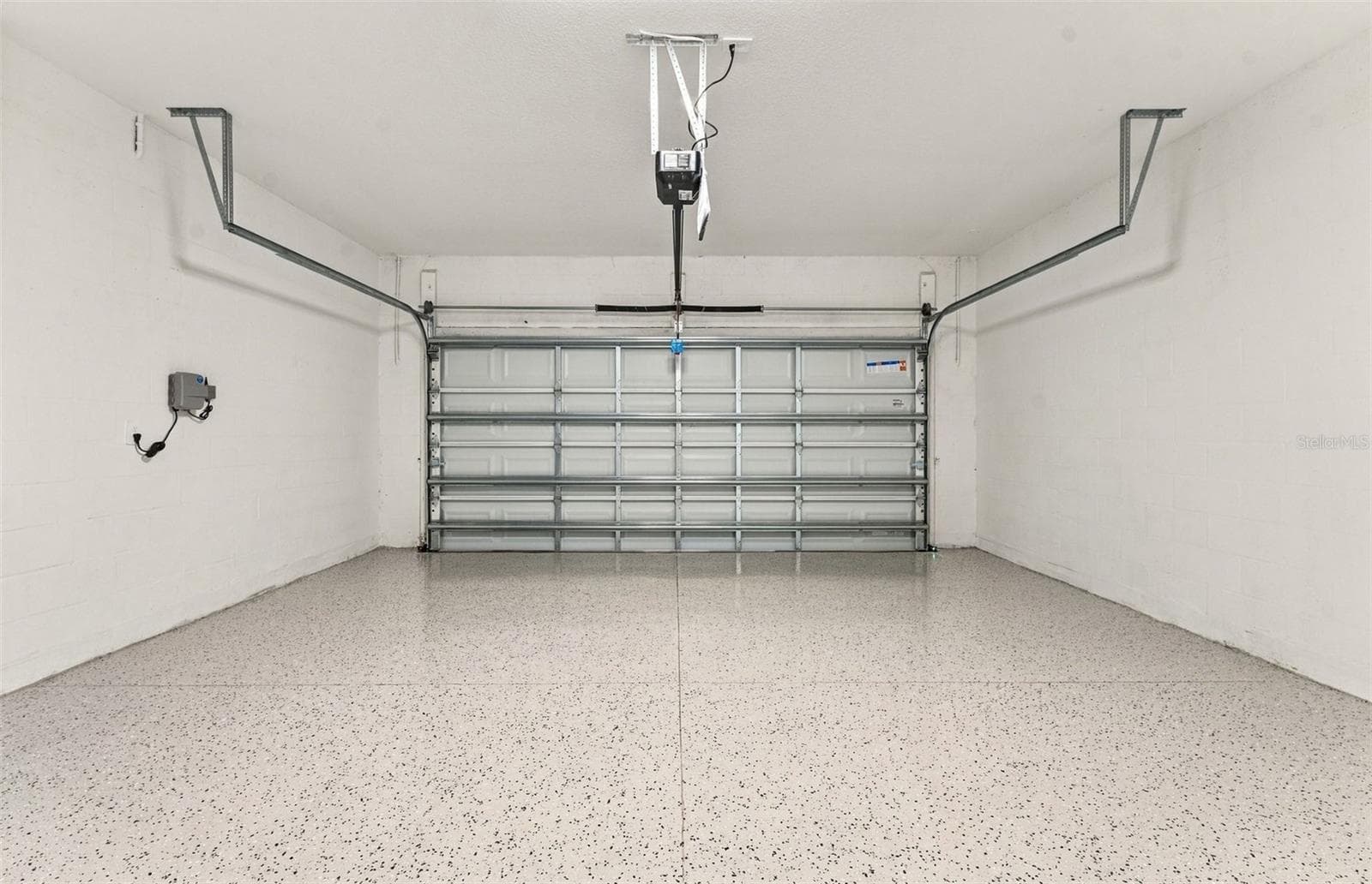 2 Car Garage w/Epoxy Flooring - 11116 SYCAMORE GLEN LOOP, THONOTOSASSA