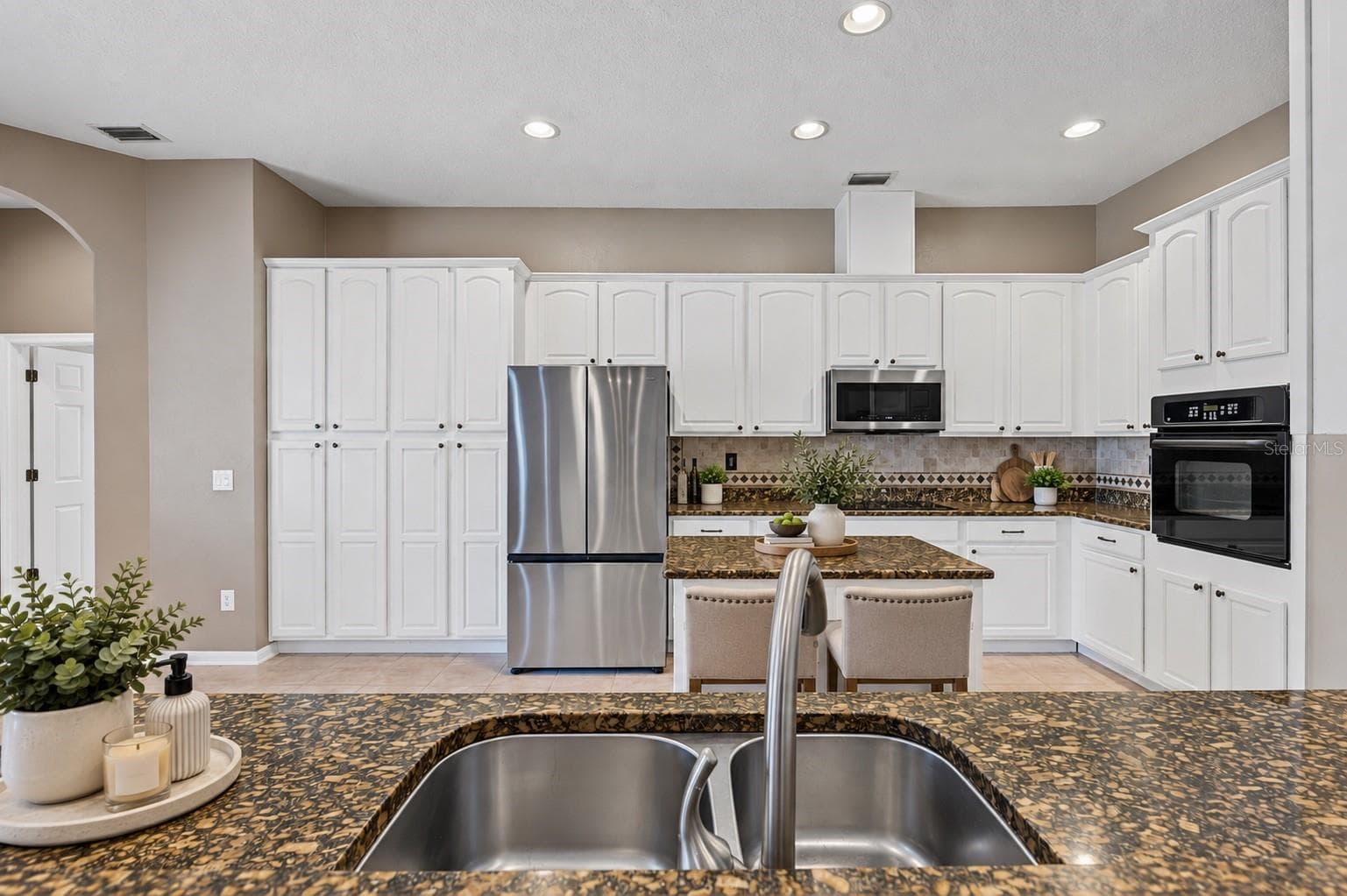 Single Family Residence at 2418 BLUE STONE CT, VALRICO, photo 5 of 110