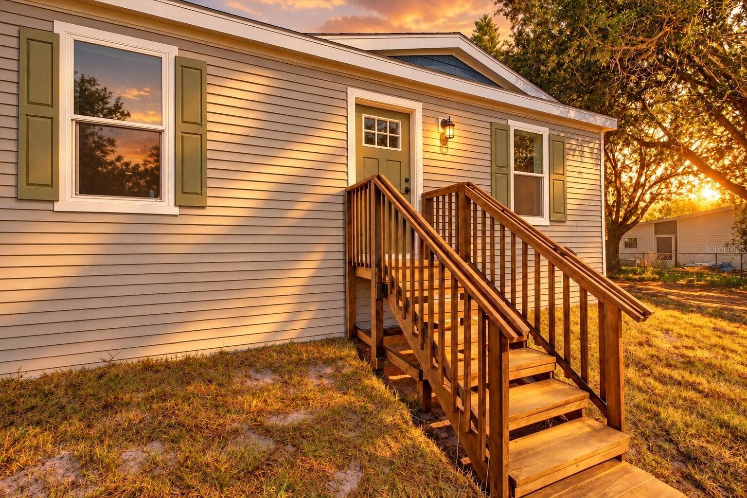 Manufactured Home at 2207 HIALEAH AVE, LEESBURG, photo 2 of 28