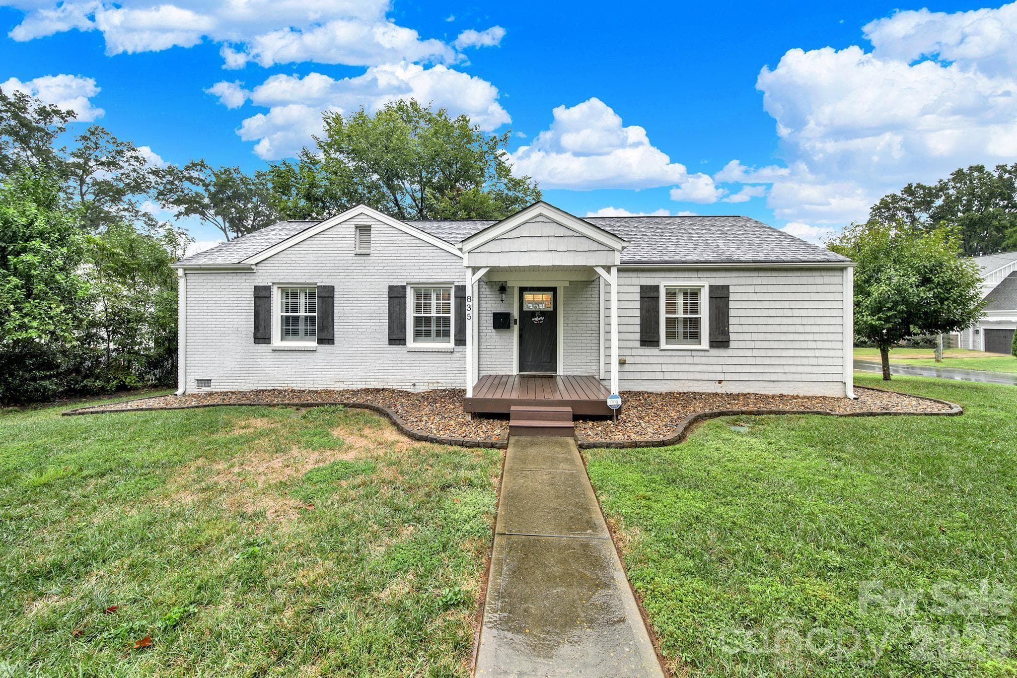 835 Everett Place