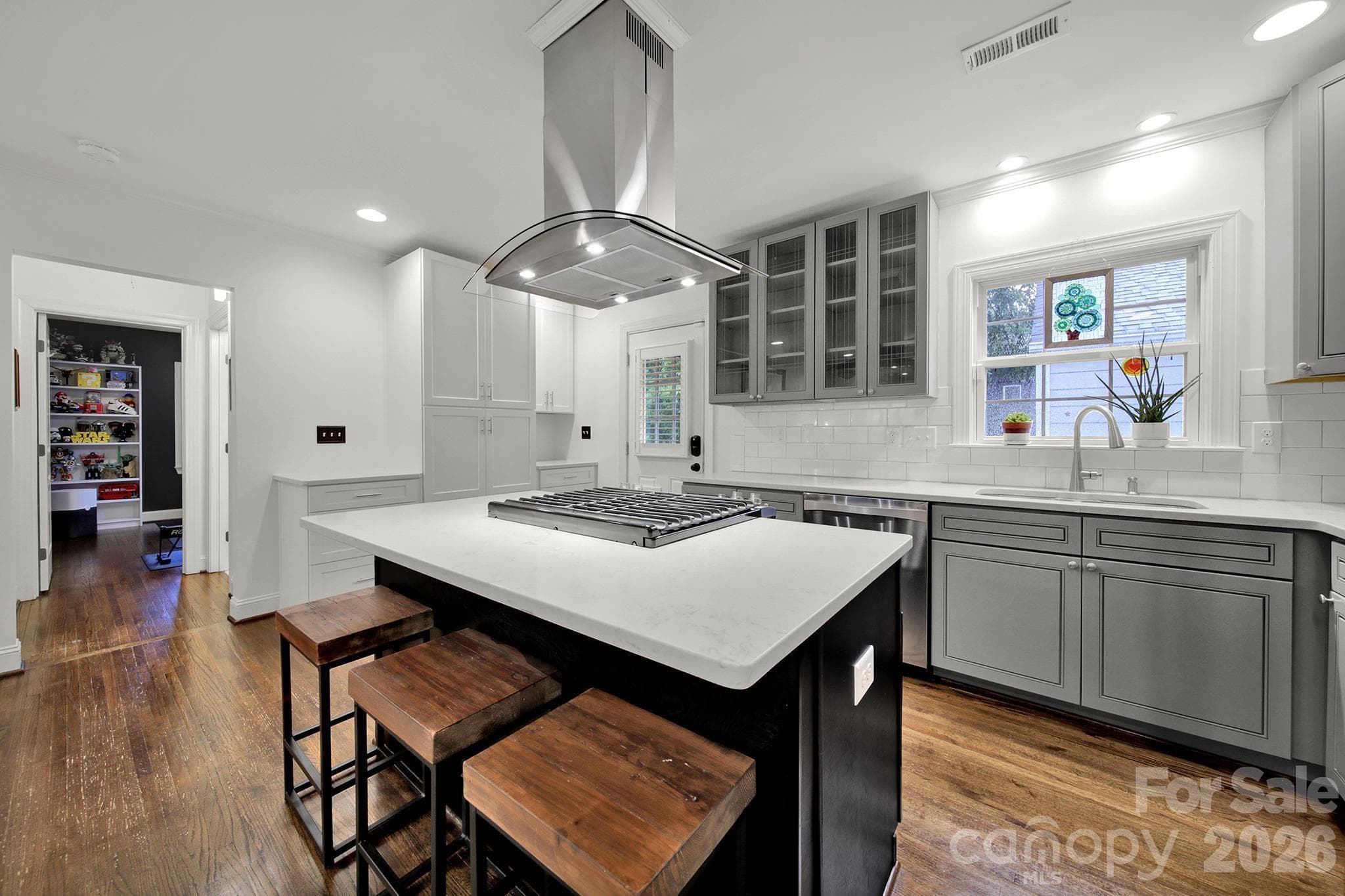 Single Family Residence at 835 Everett Place, Charlotte, photo 5 of 30