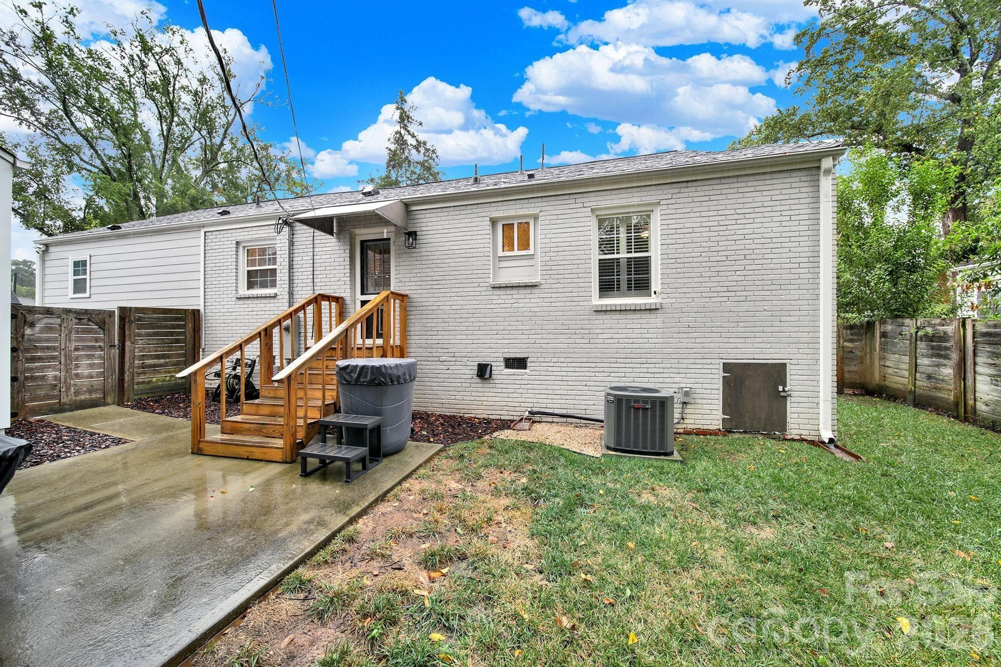Single Family Residence at 835 Everett Place, Charlotte, photo 26 of 30