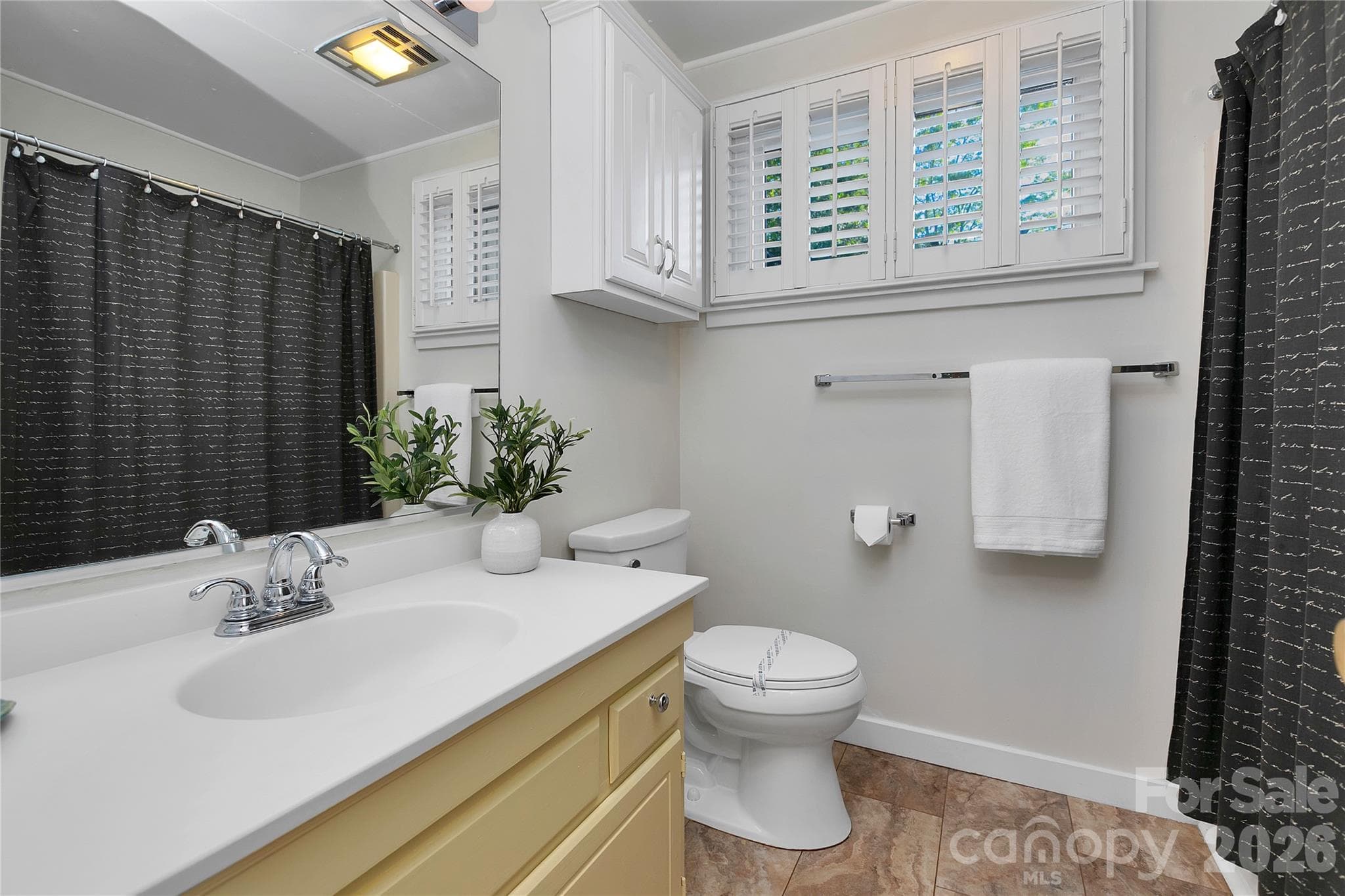 Secondary Bathroom - 210 Tinequa Drive, Brevard