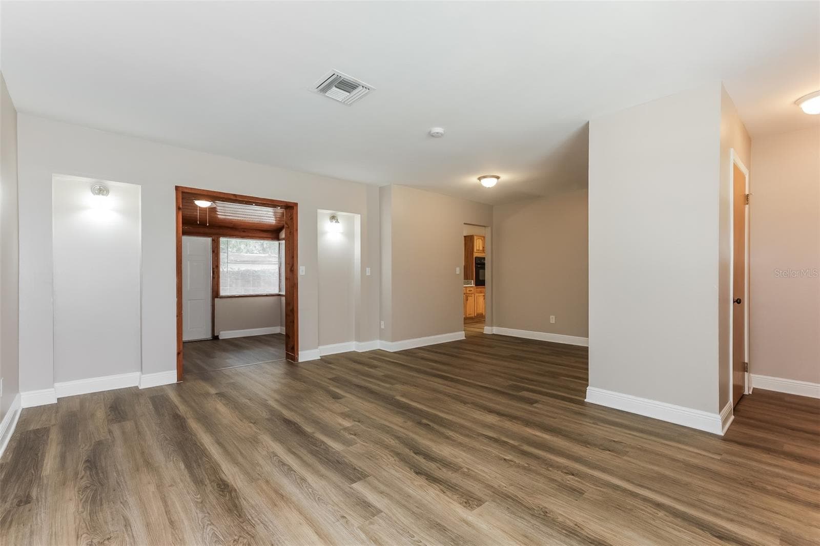 Single Family Residence at 7602 PINE HILL DR, TAMPA, photo 6 of 16