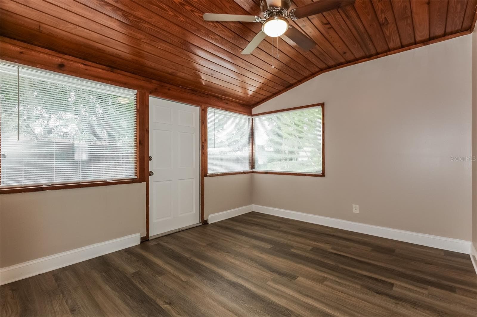 Single Family Residence at 7602 PINE HILL DR, TAMPA, photo 7 of 16