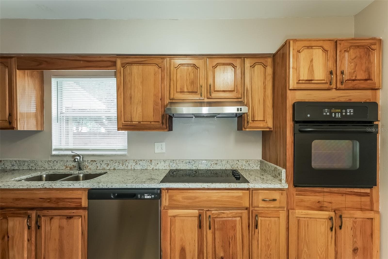 Single Family Residence at 7602 PINE HILL DR, TAMPA, photo 9 of 16