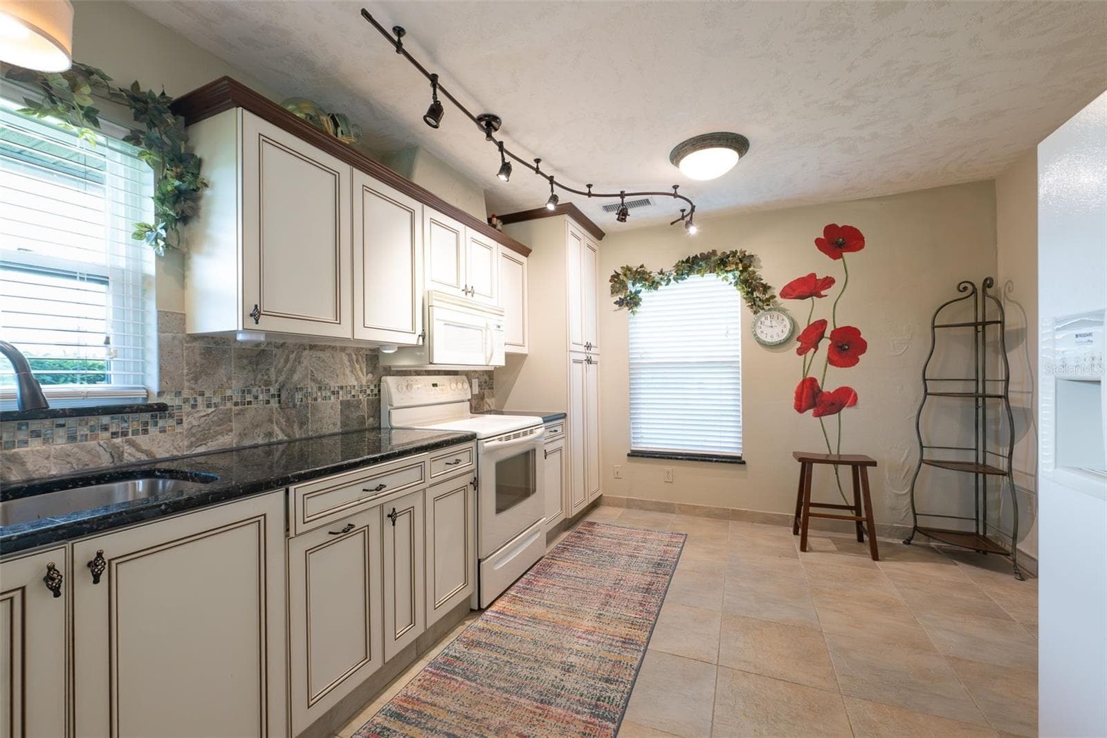 Villa at 11409 SW COURTNEY DR, LAKE SUZY, photo 8 of 42