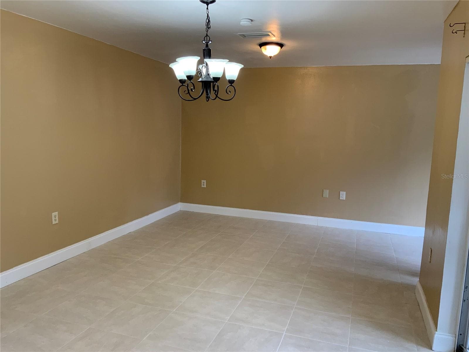 Single Family Residence at 4011 WESTMINSTER DR, SARASOTA, photo 9 of 17