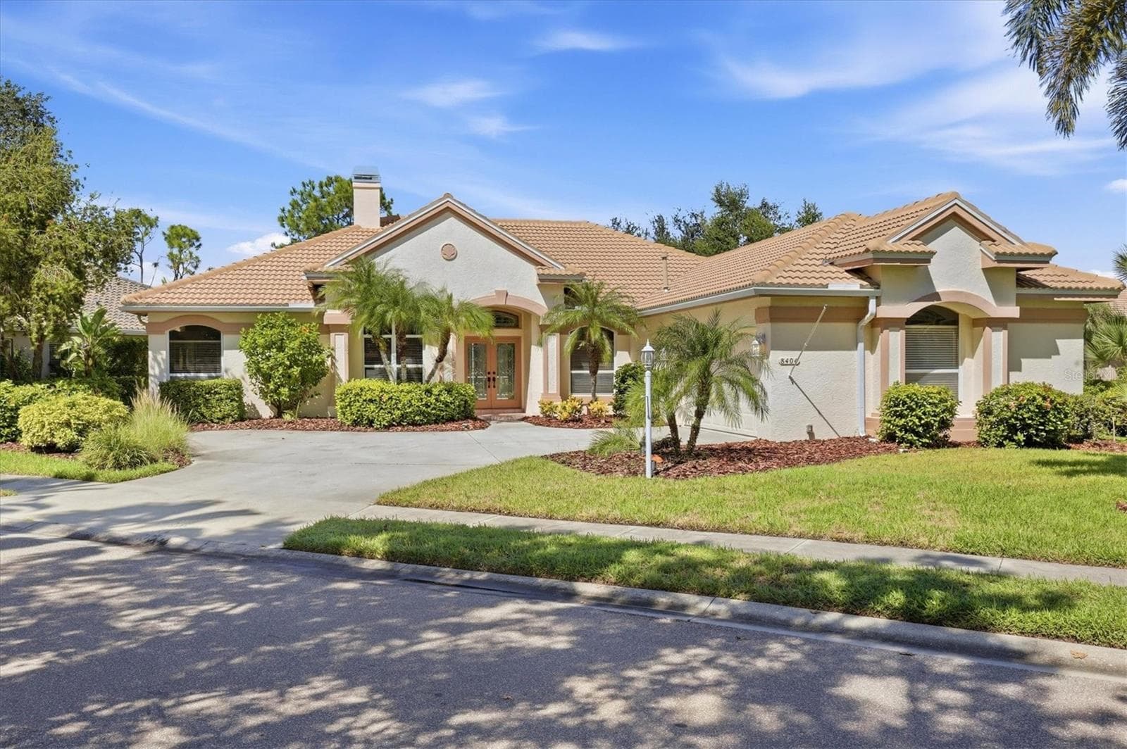 Single Family Residence at 8404 MISTY MORNING CT, LAKEWOOD RANCH, photo 6 of 60