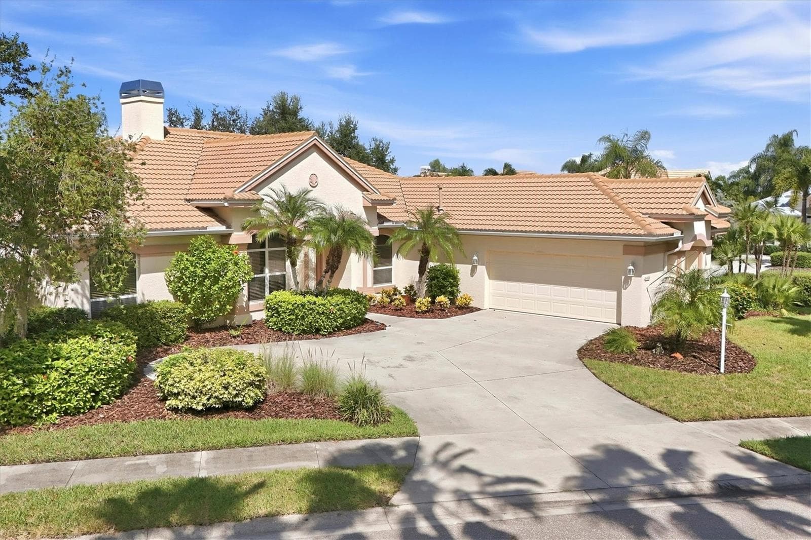 Extended Side-Load Garage - 8404 MISTY MORNING CT, LAKEWOOD RANCH