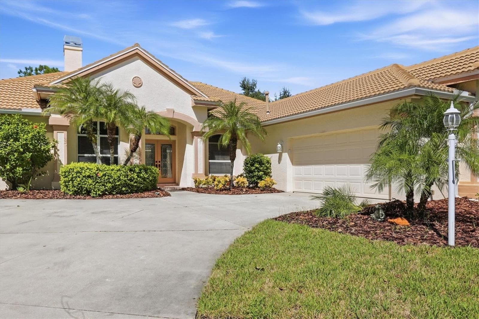 Single Family Residence at 8404 MISTY MORNING CT, LAKEWOOD RANCH, photo 8 of 60