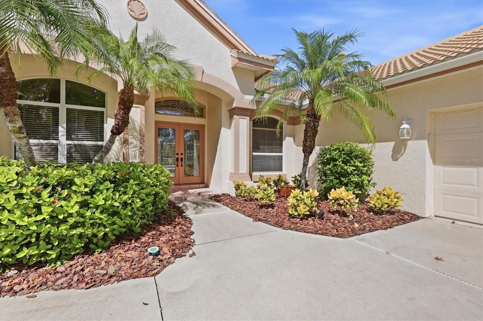 Single Family Residence at 8404 MISTY MORNING CT, LAKEWOOD RANCH, photo 9 of 60