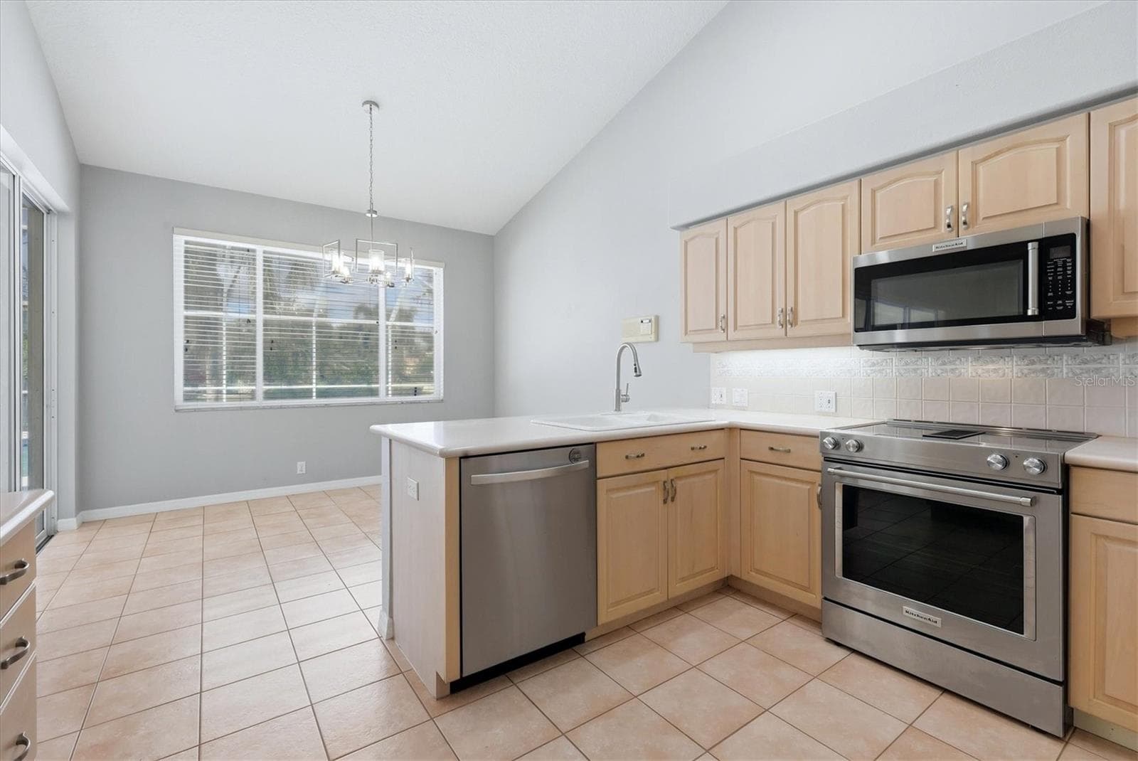 Single Family Residence at 8404 MISTY MORNING CT, LAKEWOOD RANCH, photo 23 of 60