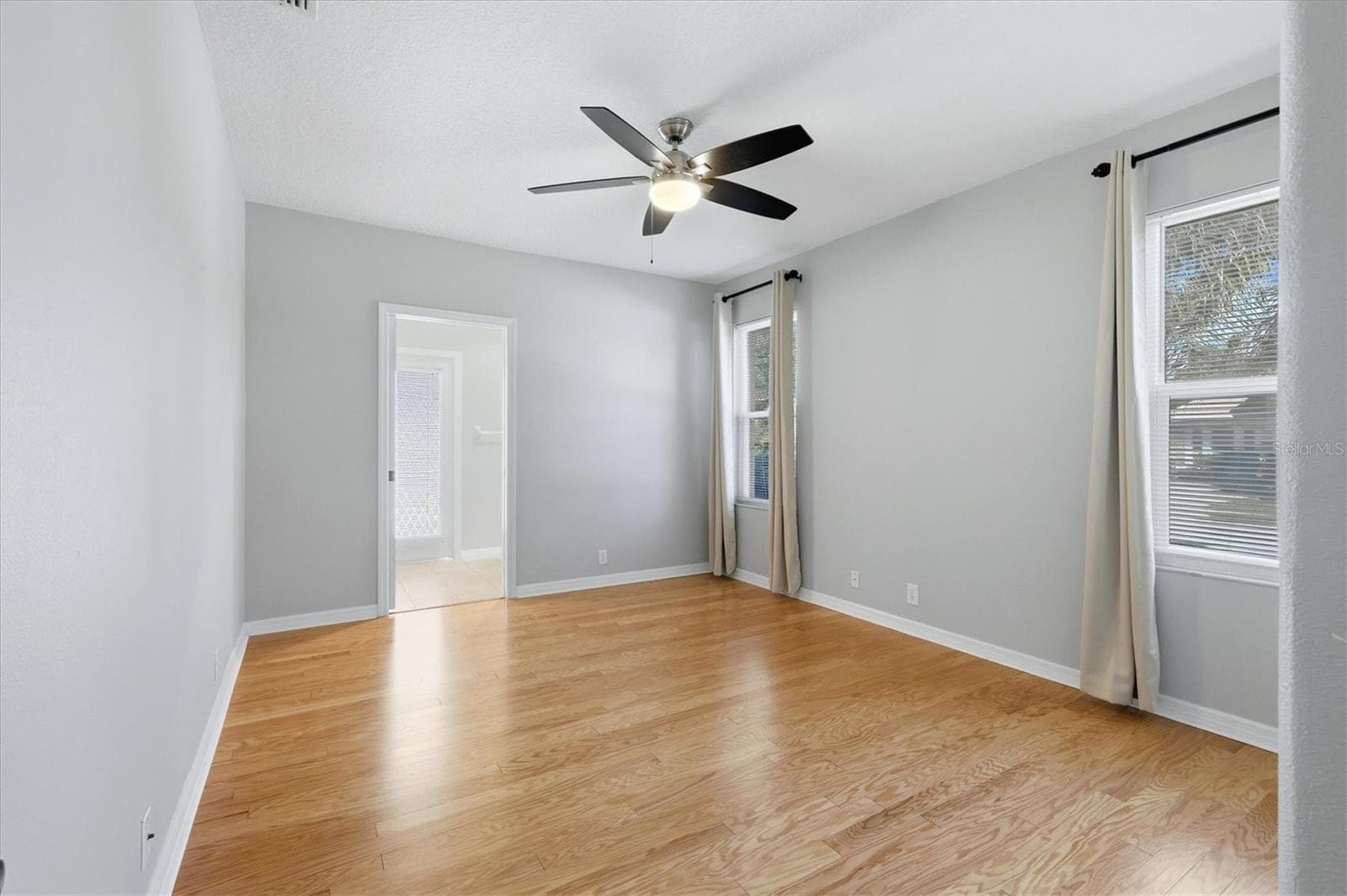 Guest Bedroom 2 with Full en-suite Bathroom - 8404 MISTY MORNING CT, LAKEWOOD RANCH