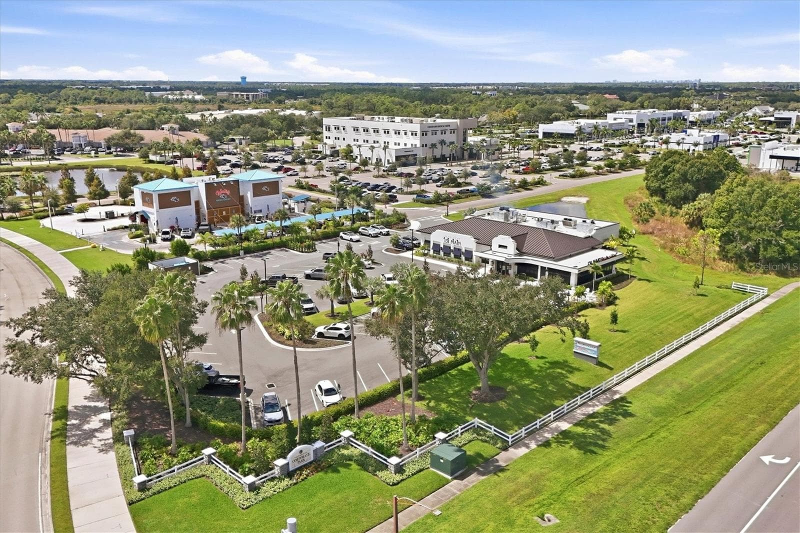 Extremely close to 7 different restaurants - 8404 MISTY MORNING CT, LAKEWOOD RANCH