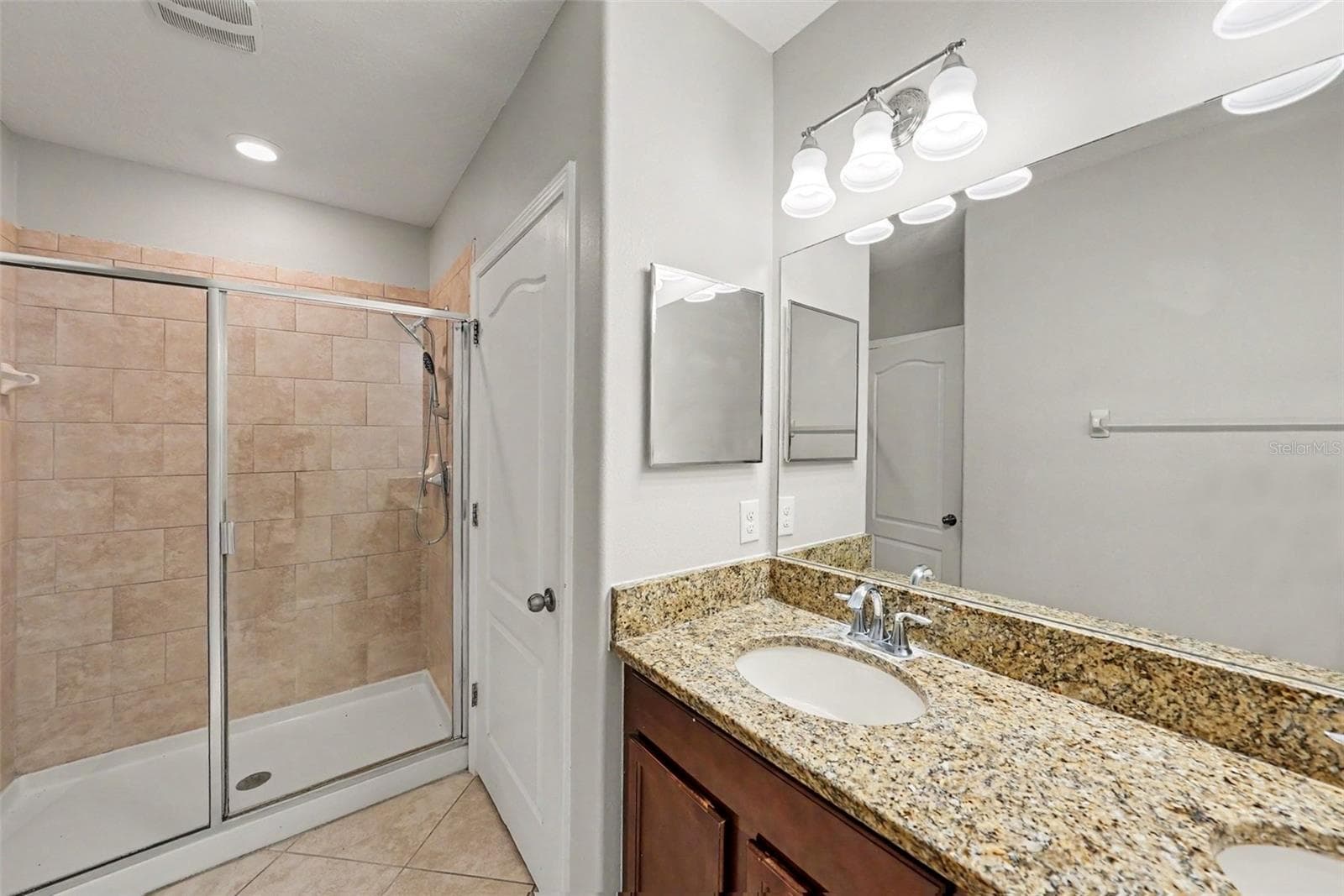 Single Family Residence at 1904 HAWKS VIEW DR, RUSKIN, photo 15 of 18