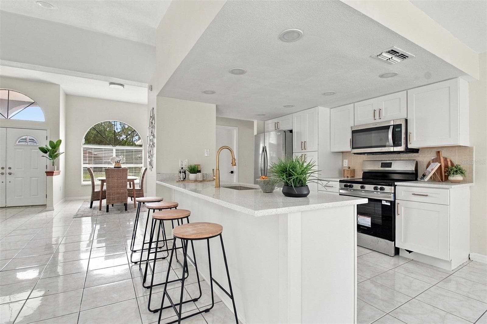 Single Family Residence at 9719 LOMALINDA CT, NEW PORT RICHEY, photo 4 of 33