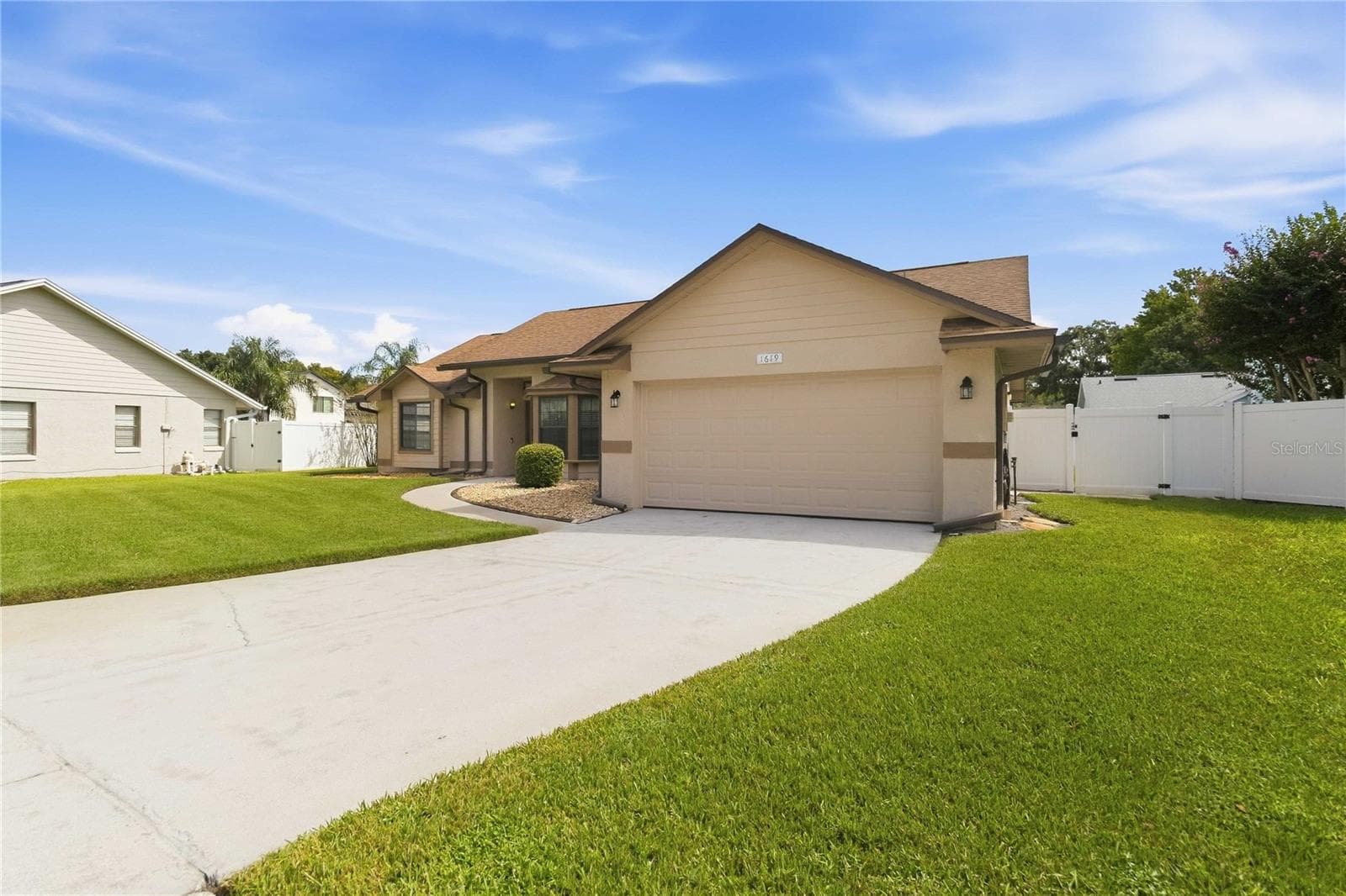 Single Family Residence at 1619 RED CLOVER CT, ORLANDO, photo 3 of 27
