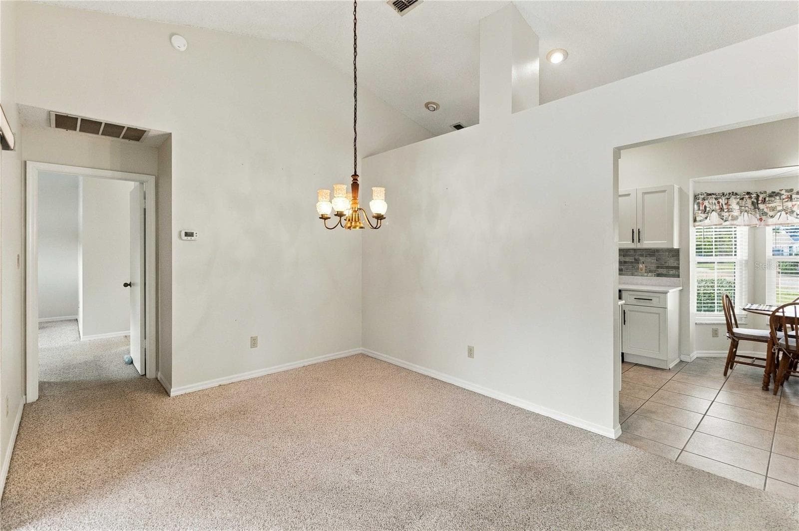 Single Family Residence at 1619 RED CLOVER CT, ORLANDO, photo 9 of 27