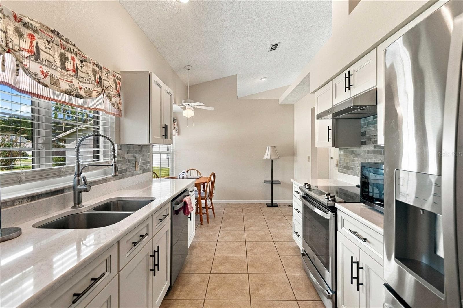 Single Family Residence at 1619 RED CLOVER CT, ORLANDO, photo 12 of 27