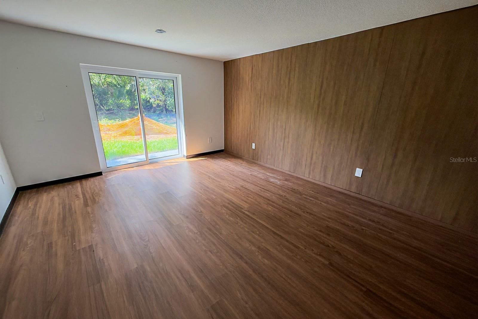 Single Family Residence at 332 LAKE CRESCENT DR, DEBARY, photo 4 of 11