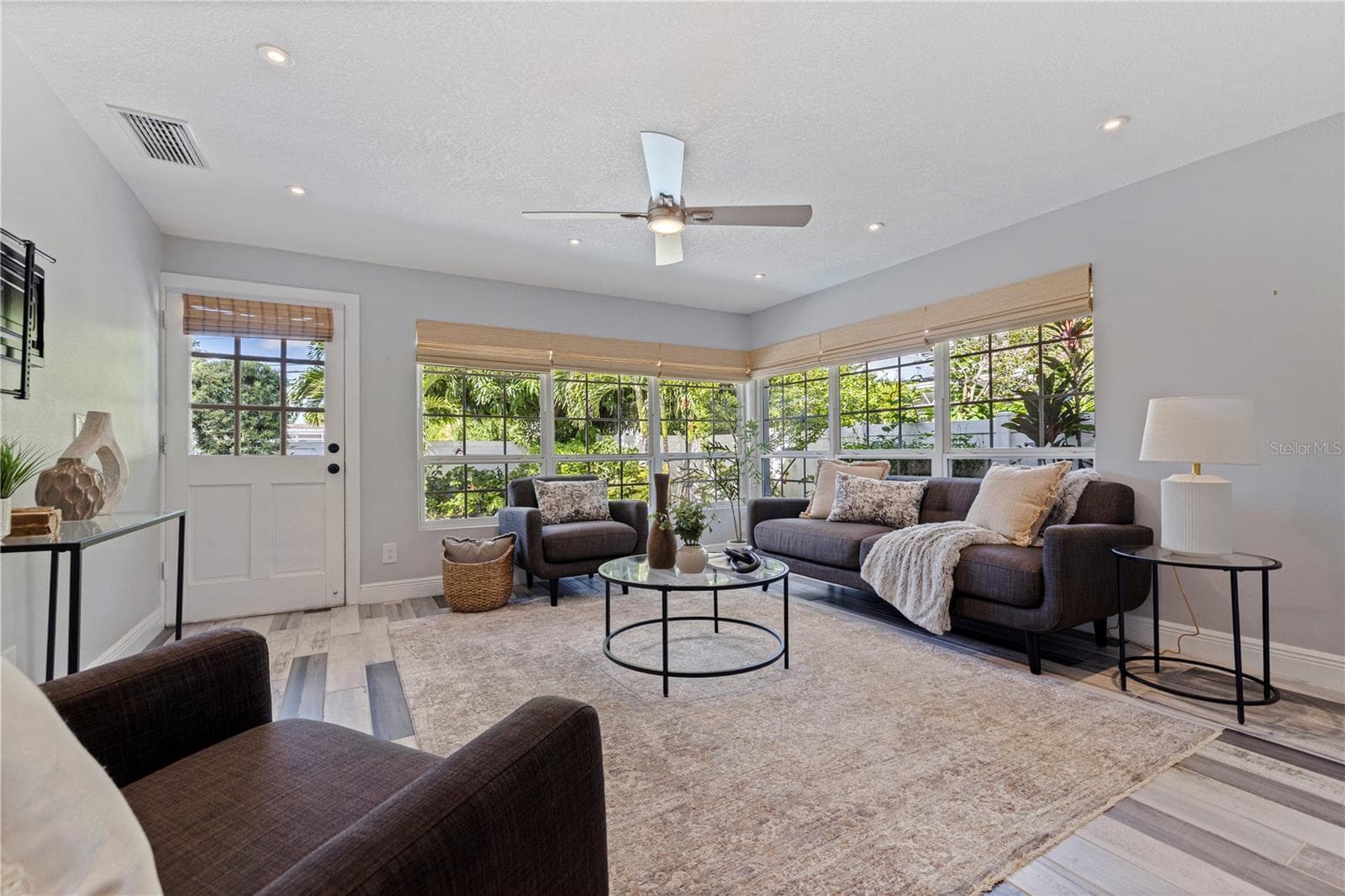 Single Family Residence at 3712 FOSTER HILL DR N, ST PETERSBURG, photo 6 of 49