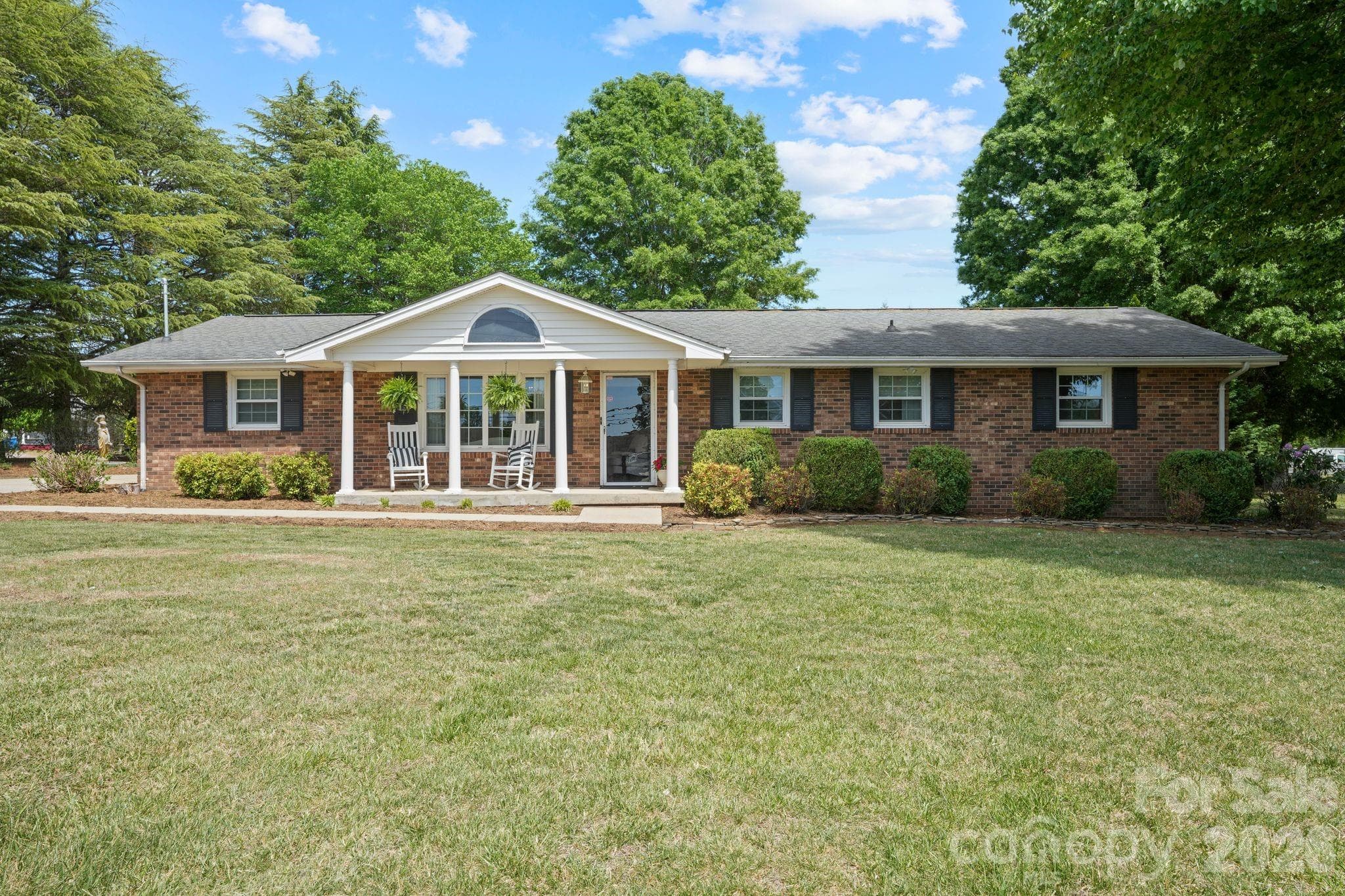 Single Family Residence at 3328 Sulphur Springs Road NE, Hickory