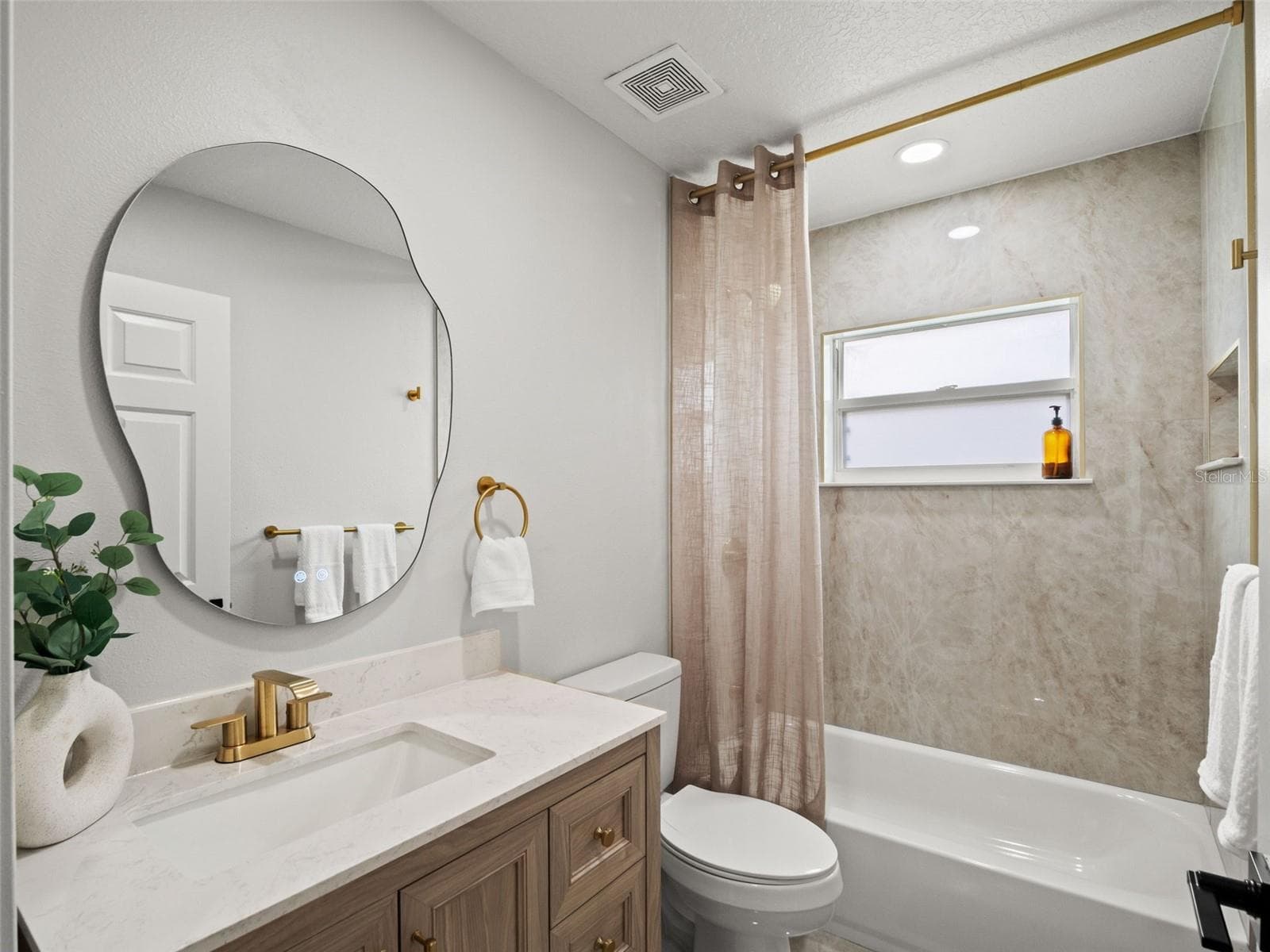 Single Family Residence at 6111 HERONCREST CT, LITHIA, photo 45 of 57