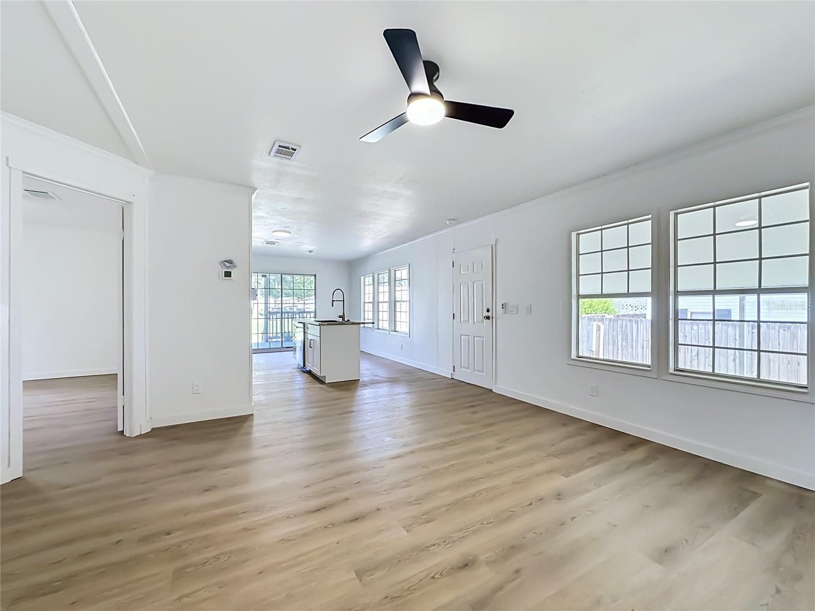 Manufactured Home at 108 PINE LAKE DR, SATSUMA, photo 9 of 31