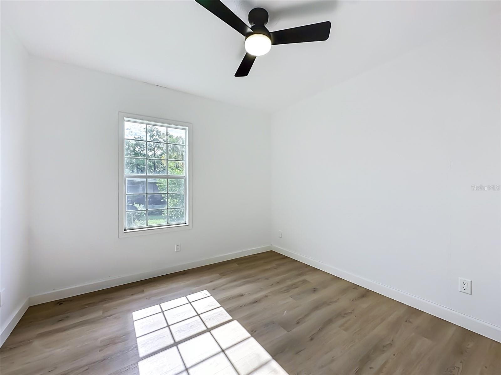 Manufactured Home at 108 PINE LAKE DR, SATSUMA, photo 14 of 31