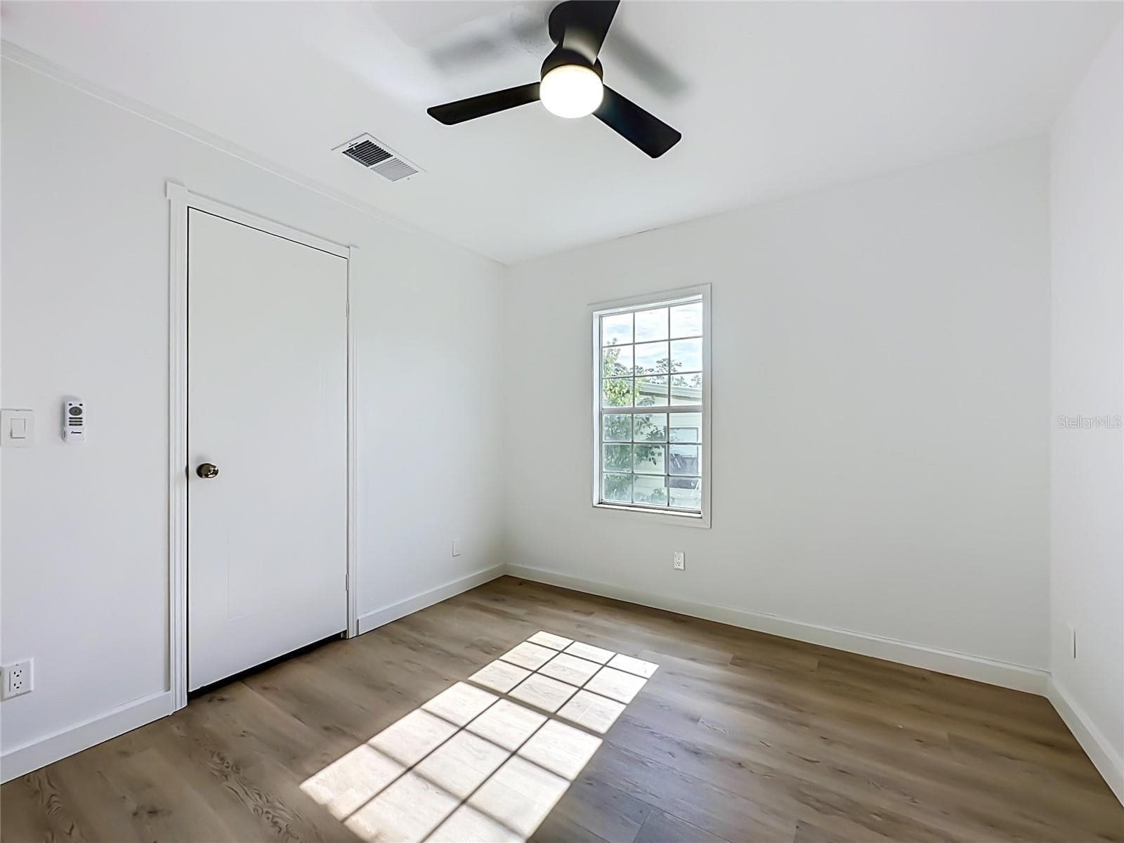 Manufactured Home at 108 PINE LAKE DR, SATSUMA, photo 15 of 31