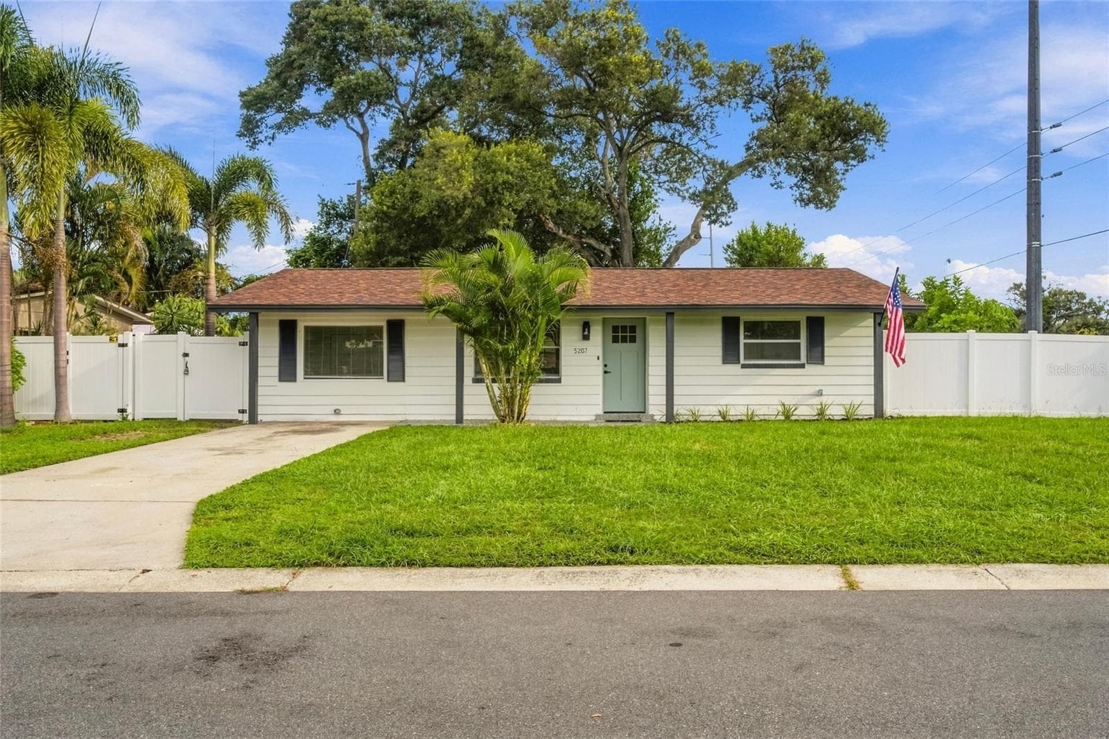 Single Family Residence at 5207 56TH AVE N, ST PETERSBURG, photo 5 of 31