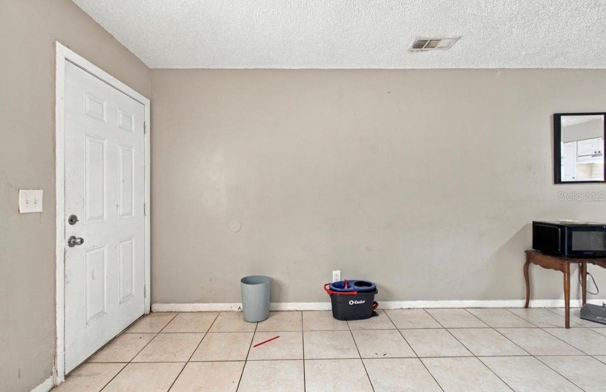 Duplex at 1504 E POINSETTIA AVE, TAMPA, photo 4 of 37