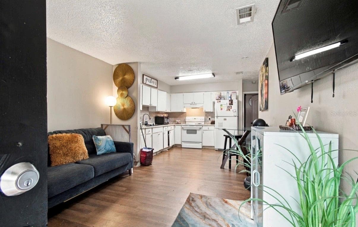 Duplex at 1504 E POINSETTIA AVE, TAMPA, photo 15 of 37