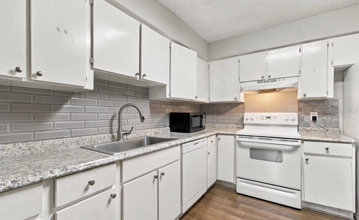 Duplex at 1504 E POINSETTIA AVE, TAMPA, photo 22 of 37