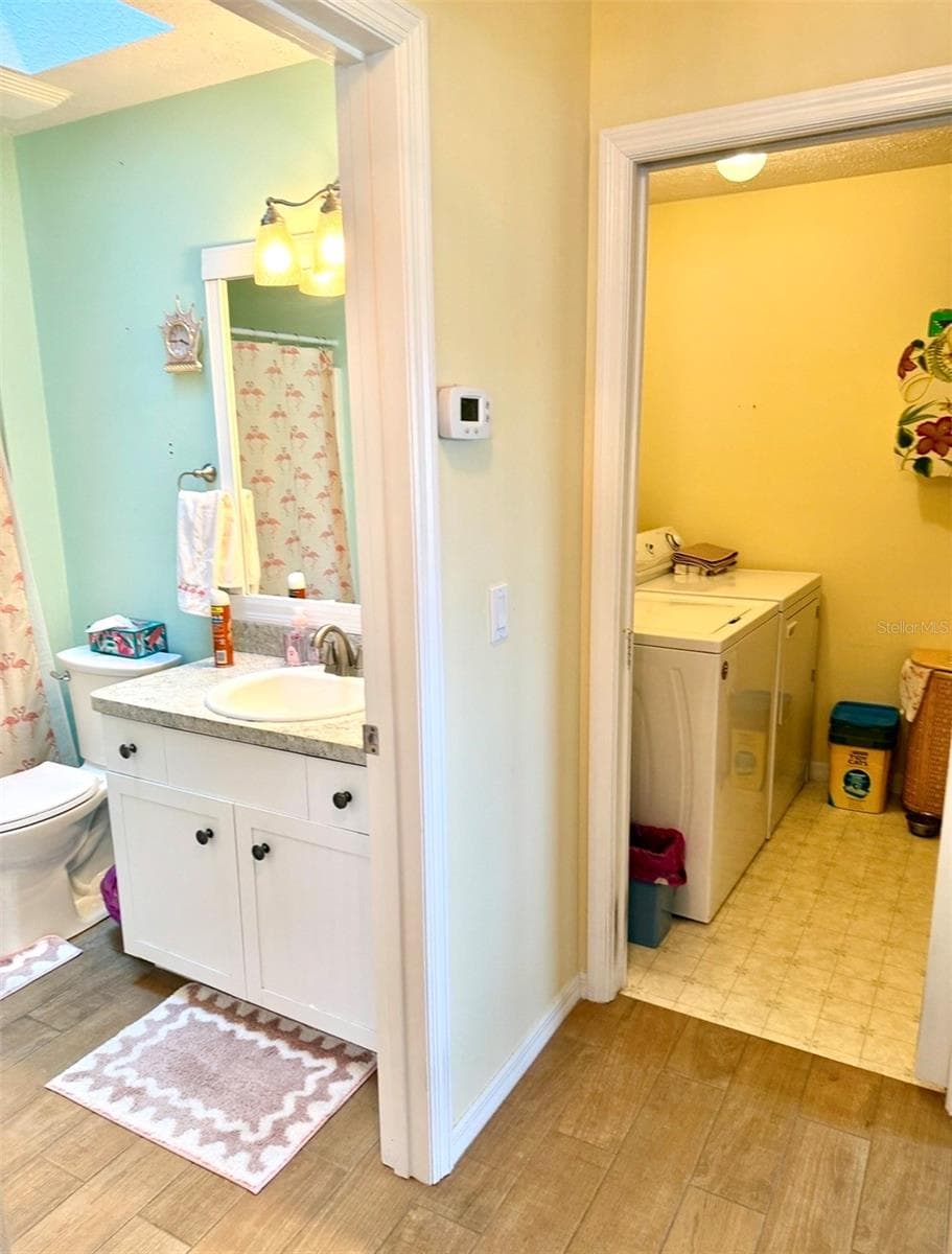 secondary bathroom and laundry room - 10440 S CLINT LOOP, FLORAL CITY