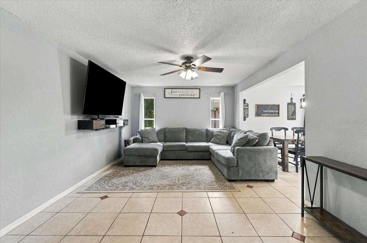 Living Room - 3824 CREEK WAY CT, PLANT CITY