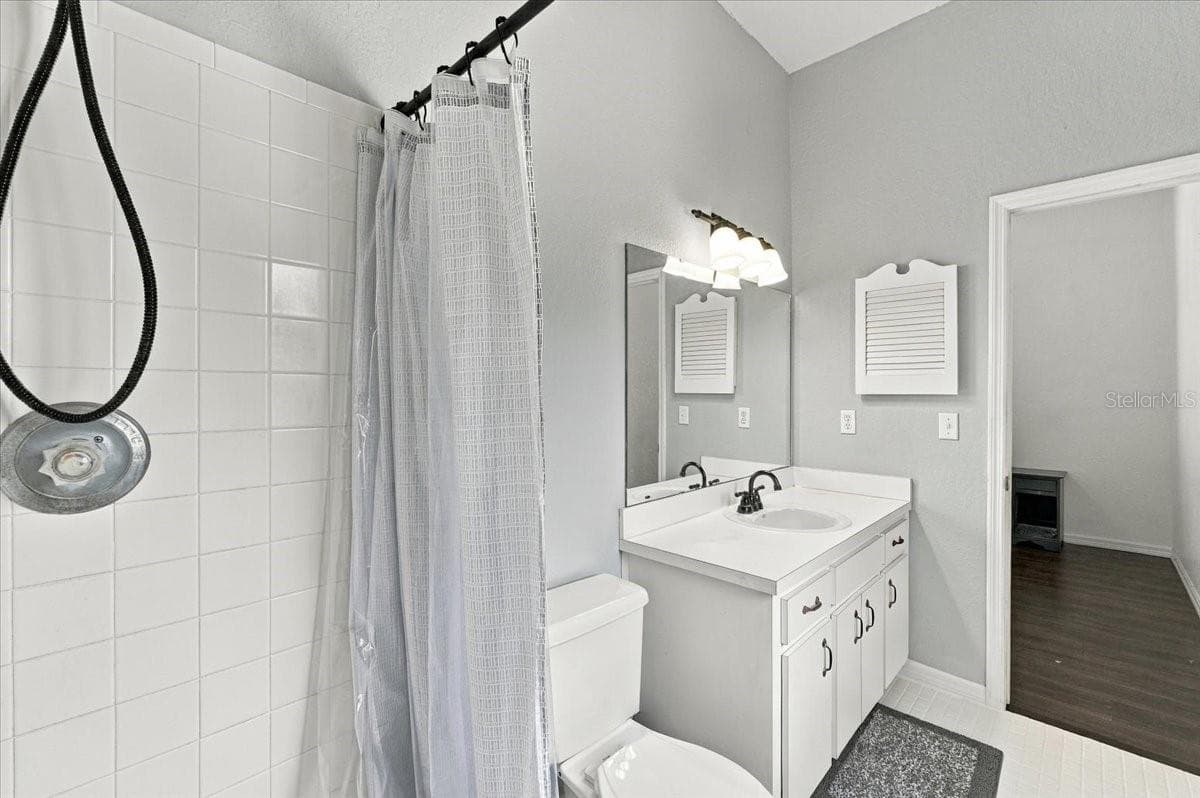 Primary Bathroom with Walk in Shower - 3824 CREEK WAY CT, PLANT CITY