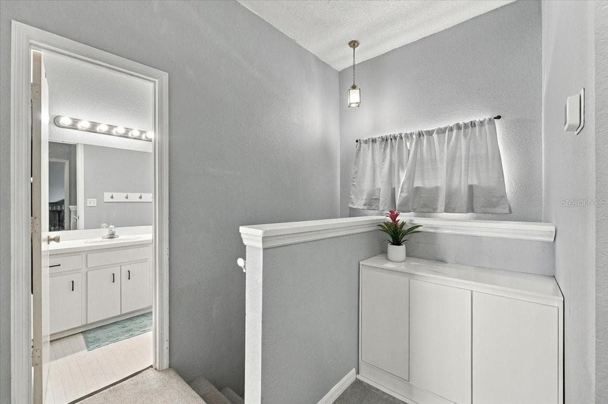 Hallway on second floor - 3824 CREEK WAY CT, PLANT CITY
