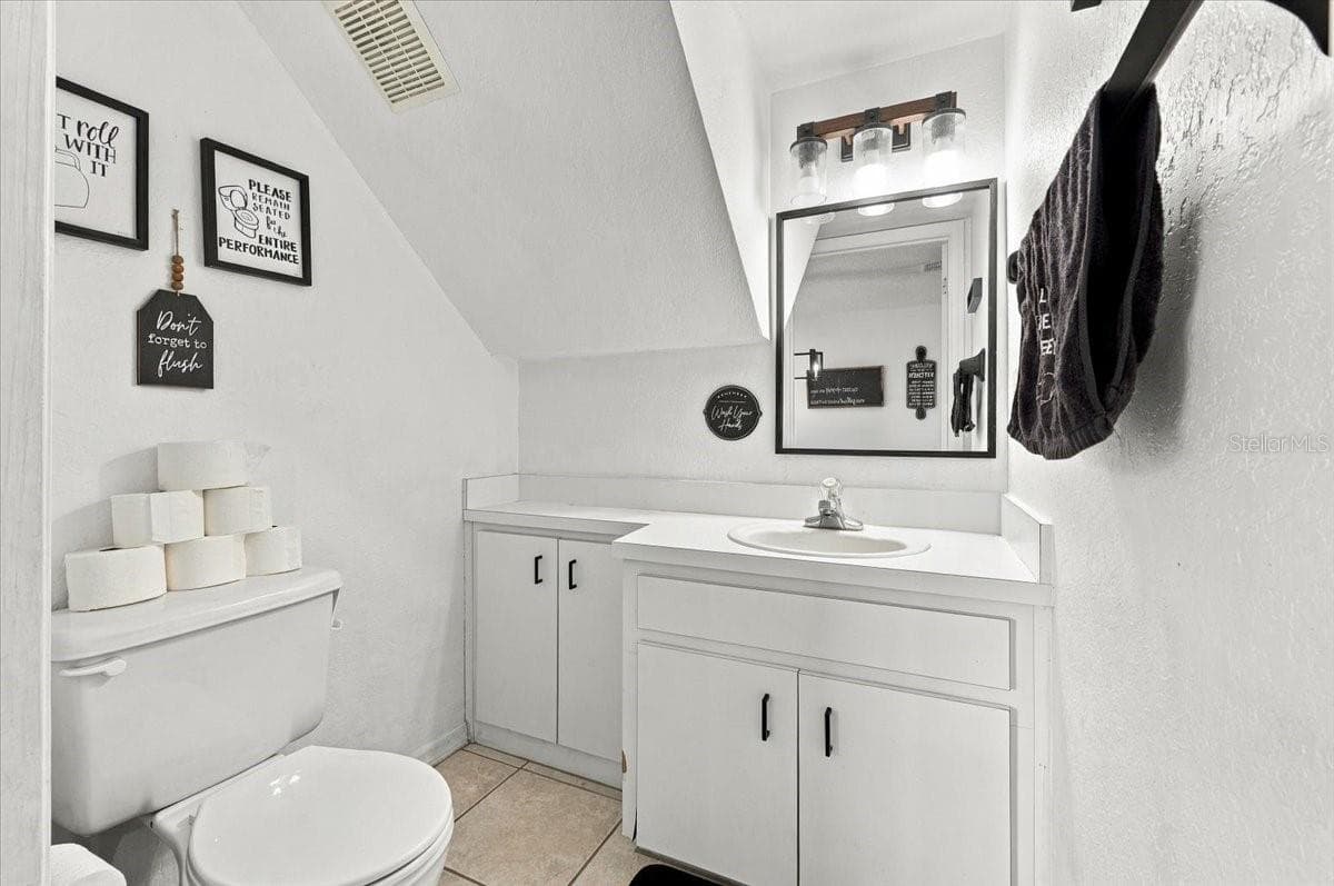 1/2 Bathroom 1st Floor - 3824 CREEK WAY CT, PLANT CITY