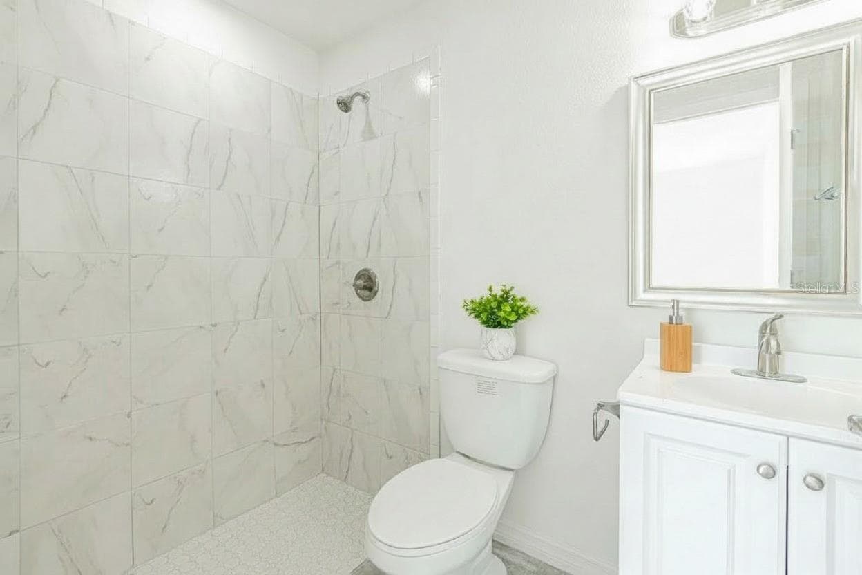 Primary bathroom shower - 416 COLUMBUS BLVD, LEHIGH ACRES