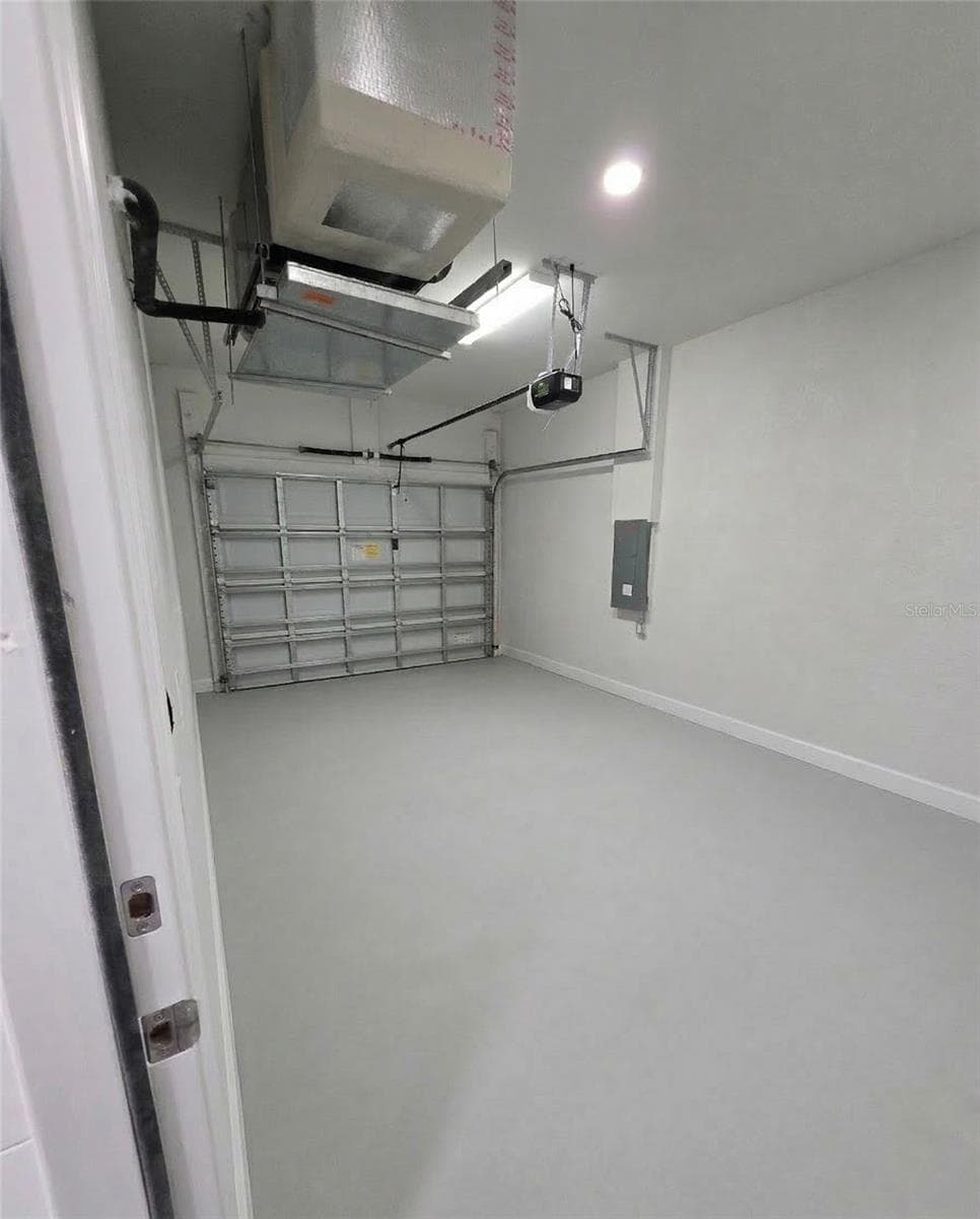 Attached garage - 416 COLUMBUS BLVD, LEHIGH ACRES