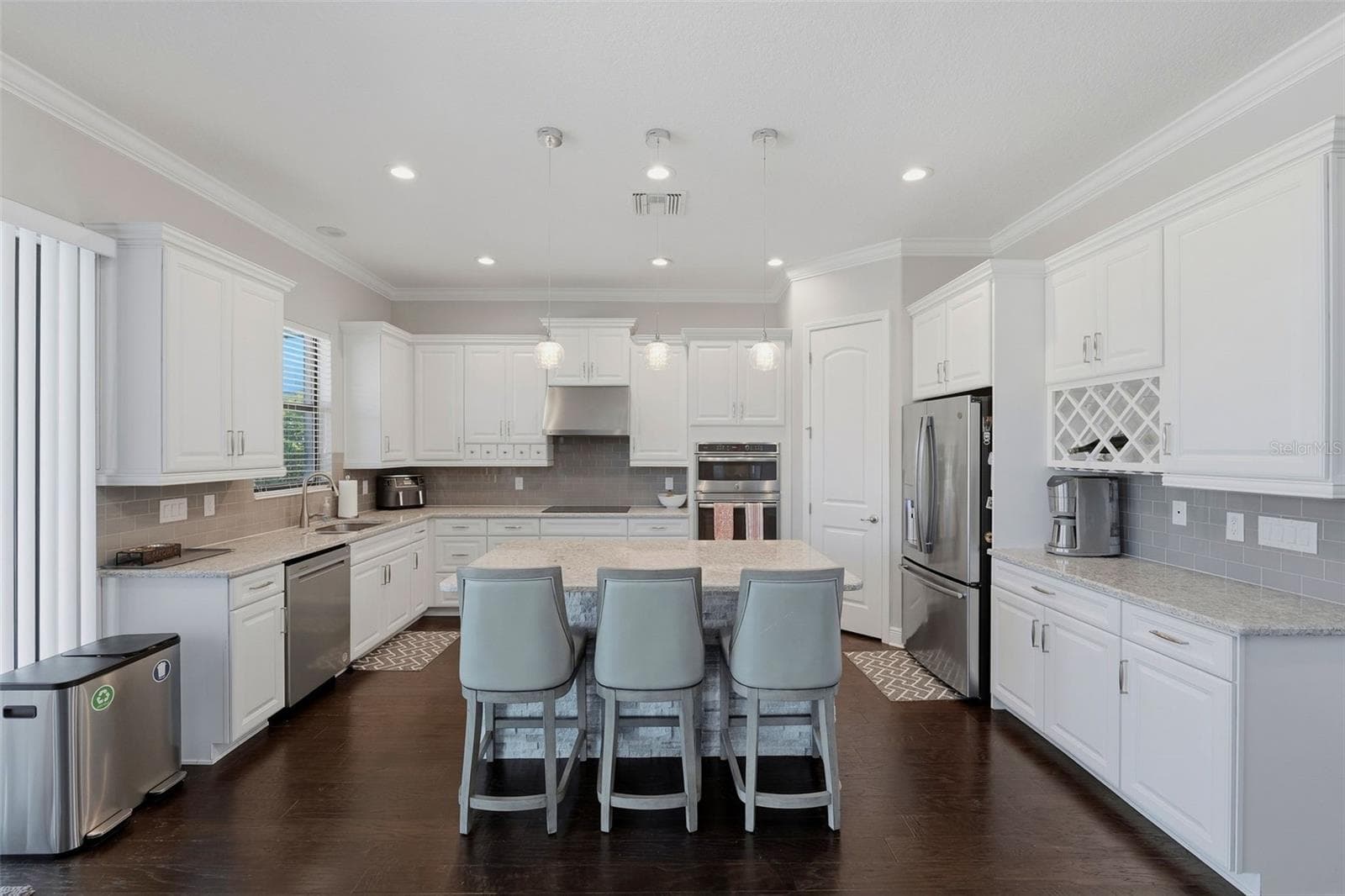 Single Family Residence at 5157 LAKECASTLE DR, TAMPA, photo 2 of 50